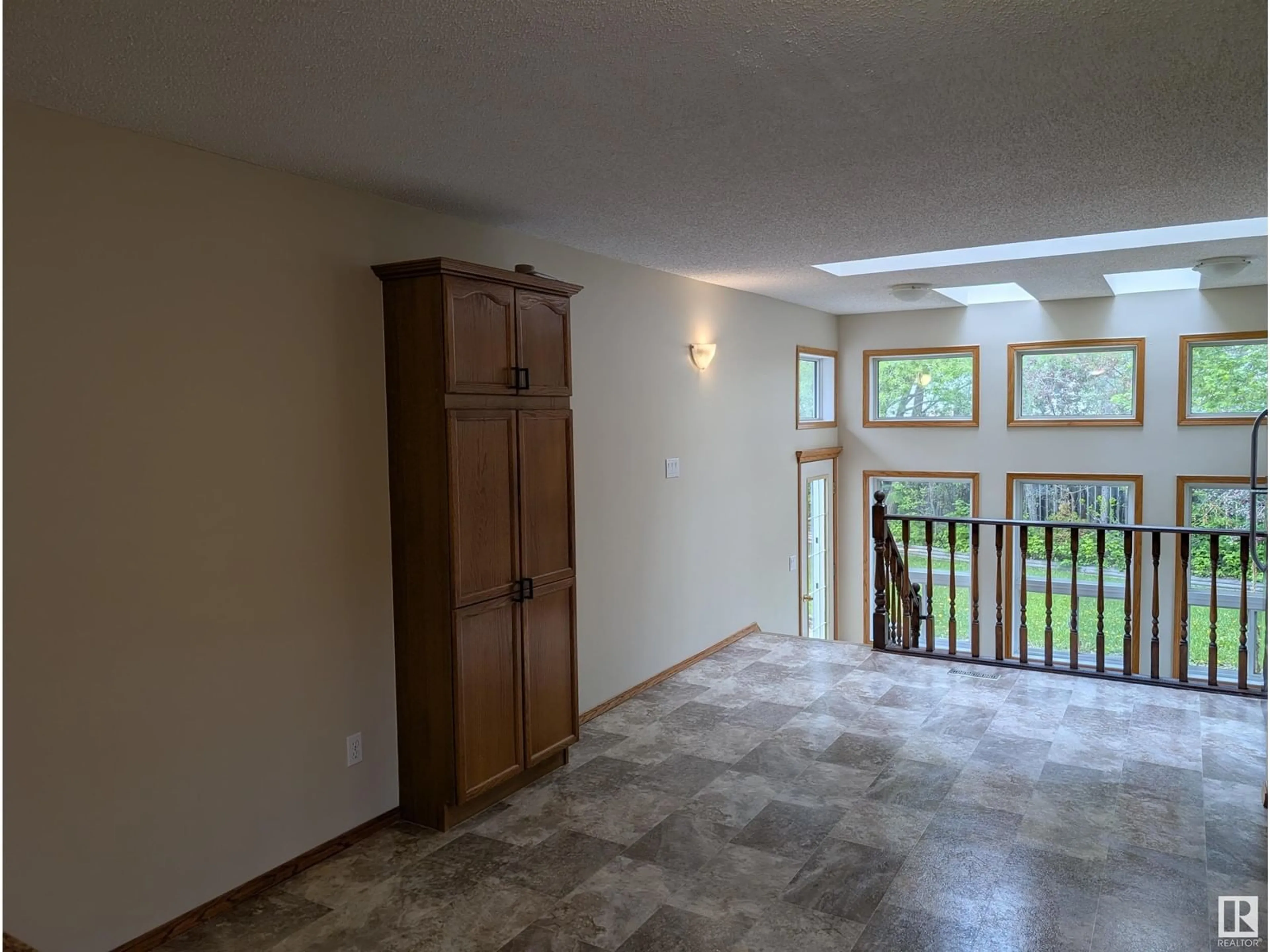 A pic of a room for 221 GRANDIN DR, Morinville Alberta T8R1H6