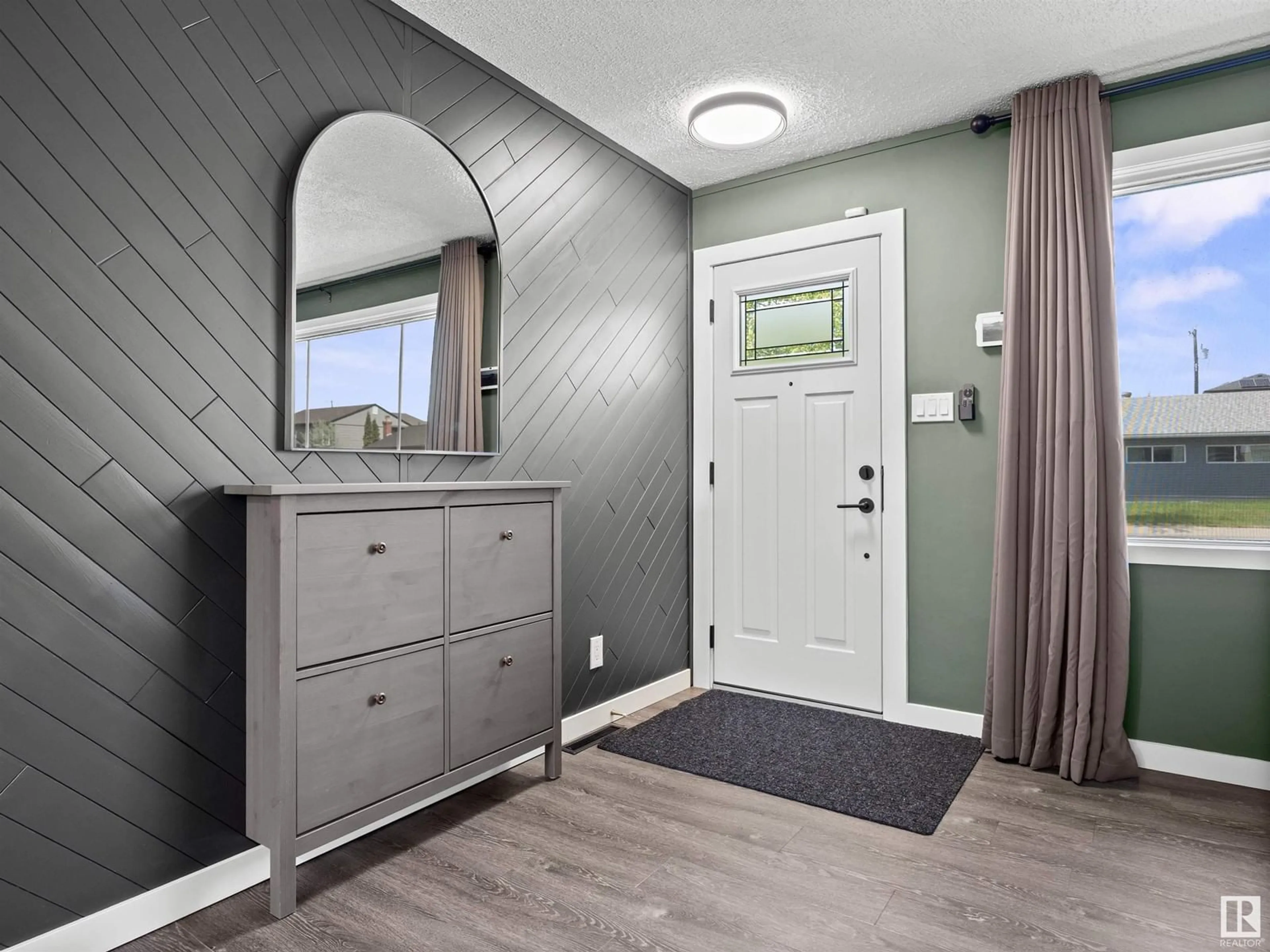 Indoor entryway for NW - 12711 135 ST, Edmonton Alberta T5L1Y3
