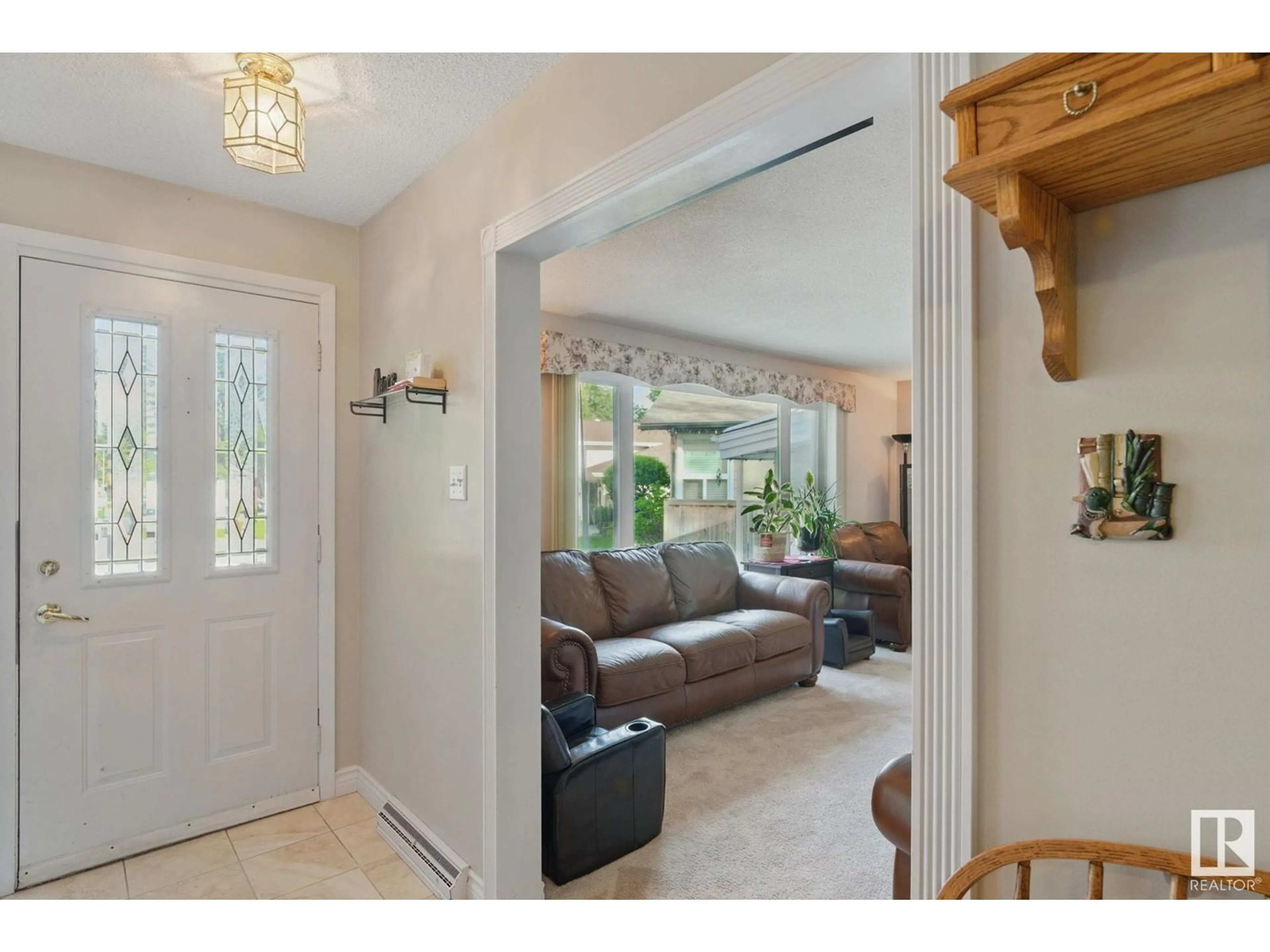Indoor entryway for 1158 68 ST, Edmonton Alberta T6K3K4