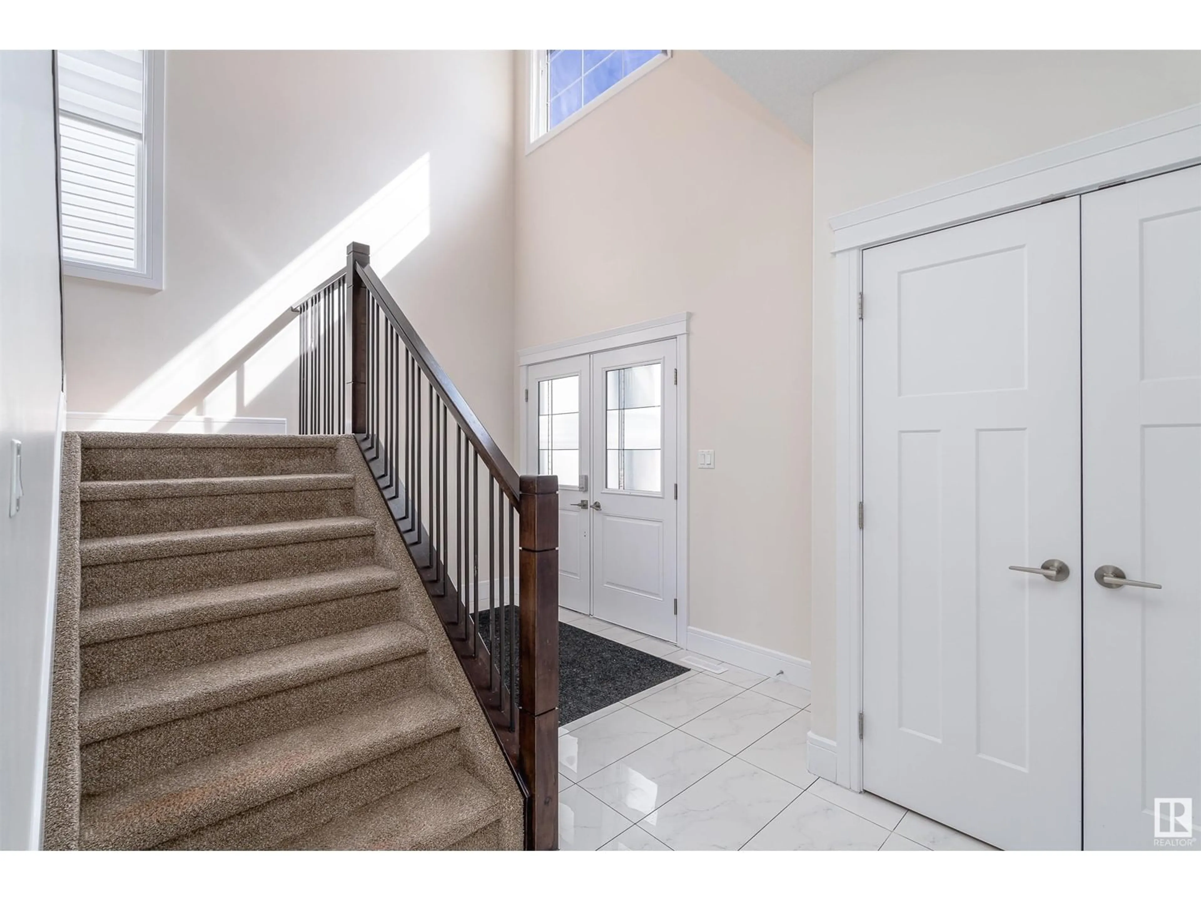 Indoor entryway for 4228 CHARLES CL, Edmonton Alberta T6W0Z5
