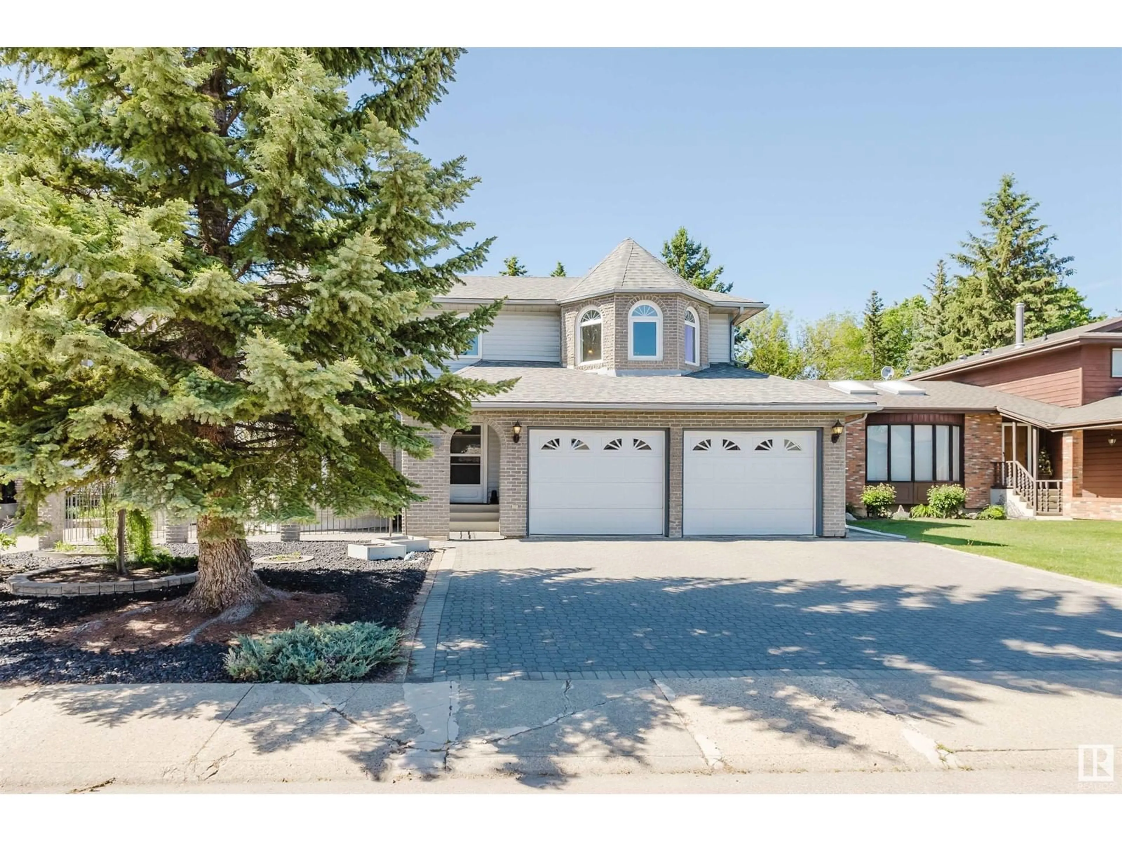 Home with vinyl exterior material, street for 10552 16 AV, Edmonton Alberta T6J5H9