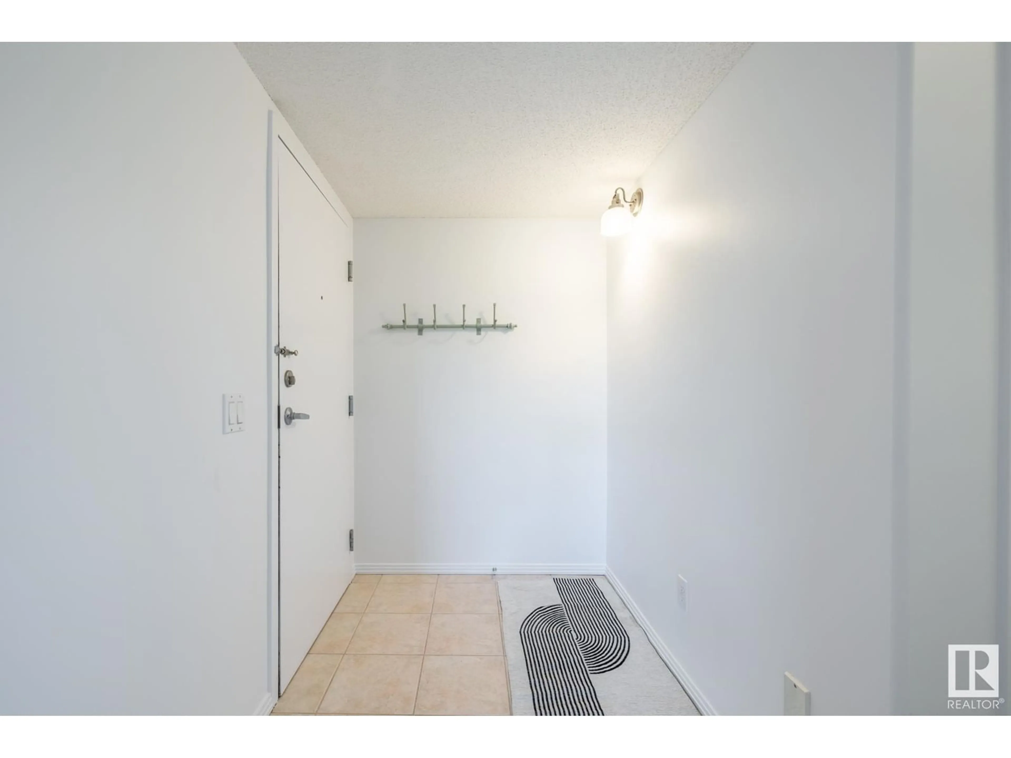 Unknown for #402 - 10528 77 AV, Edmonton Alberta T6E1N1