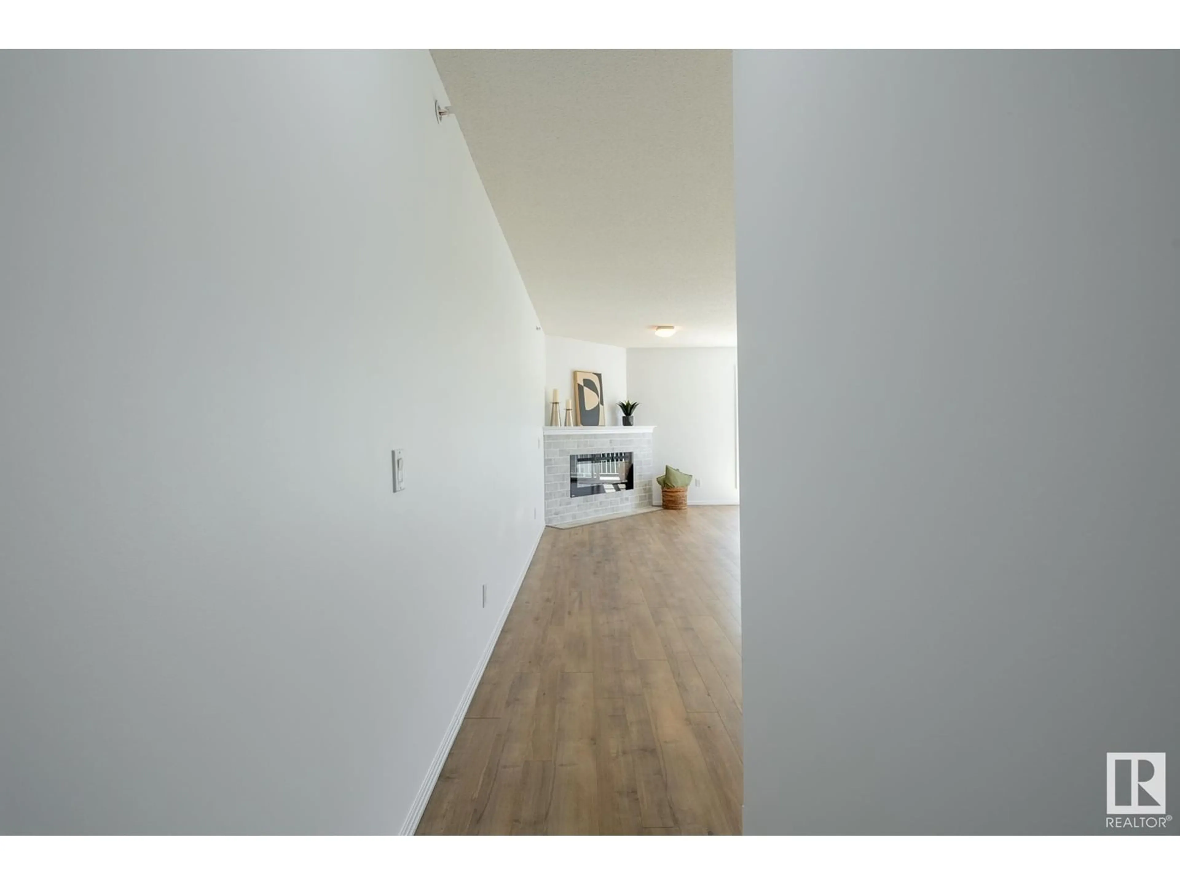 A pic of a room for #402 - 10528 77 AV, Edmonton Alberta T6E1N1