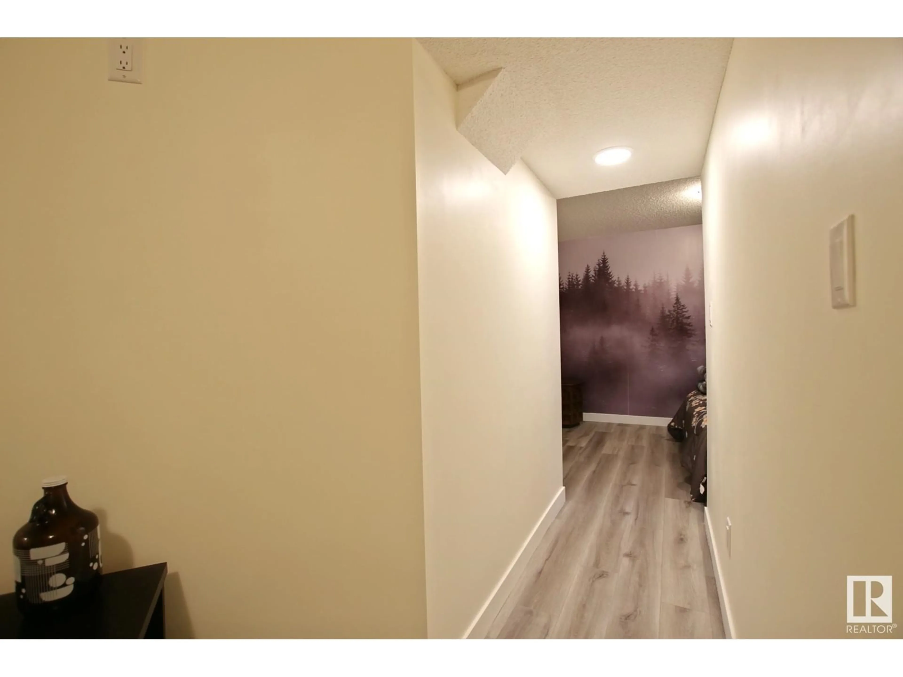A pic of a room for 6032 SOUTH TERWILLEGAR BV, Edmonton Alberta T6R0K6