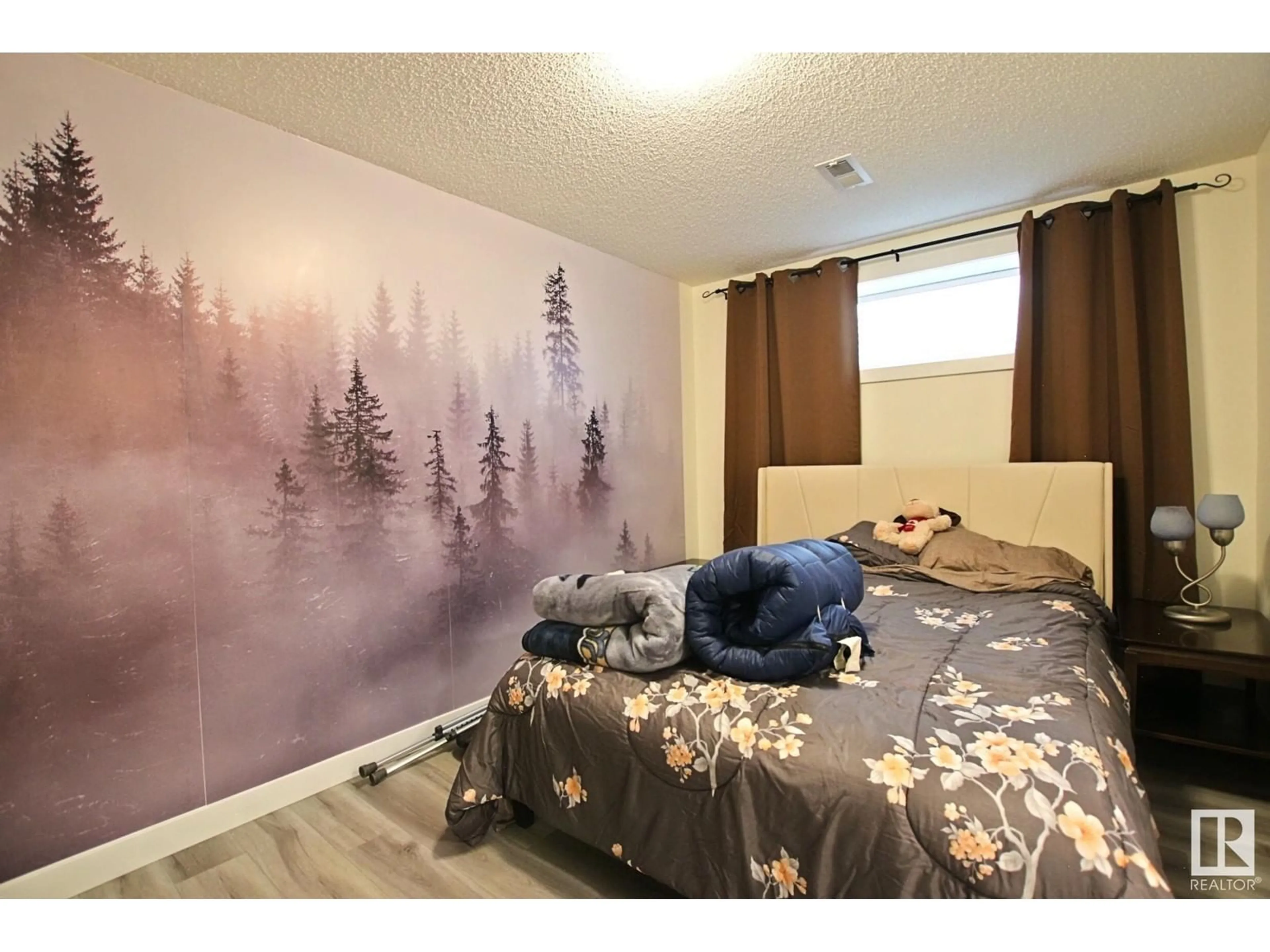 A pic of a room for 6032 SOUTH TERWILLEGAR BV, Edmonton Alberta T6R0K6