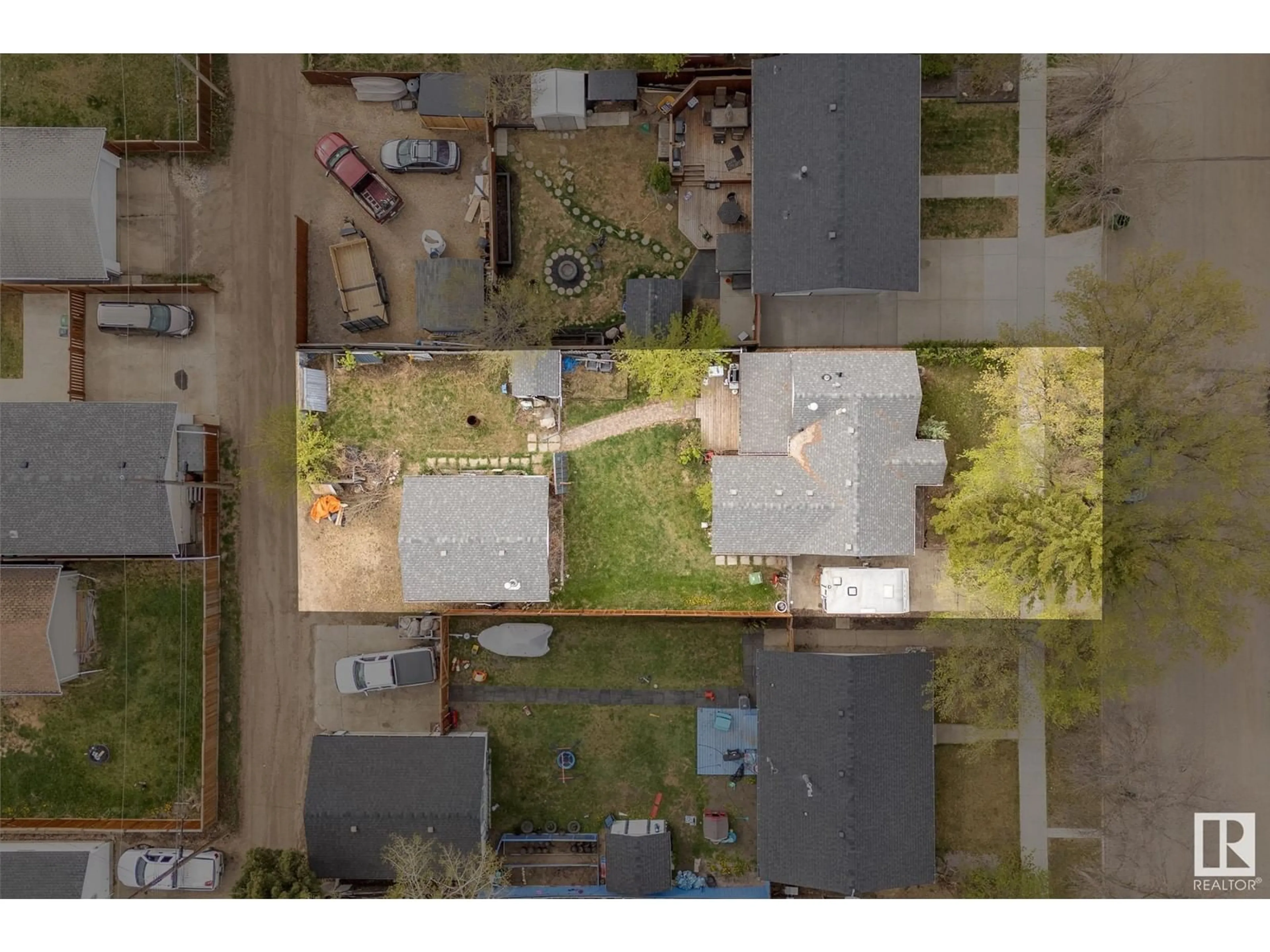 A pic from outside/outdoor area/front of a property/back of a property/a pic from drone, street for 10015 105 ST, Morinville Alberta T8R1A4