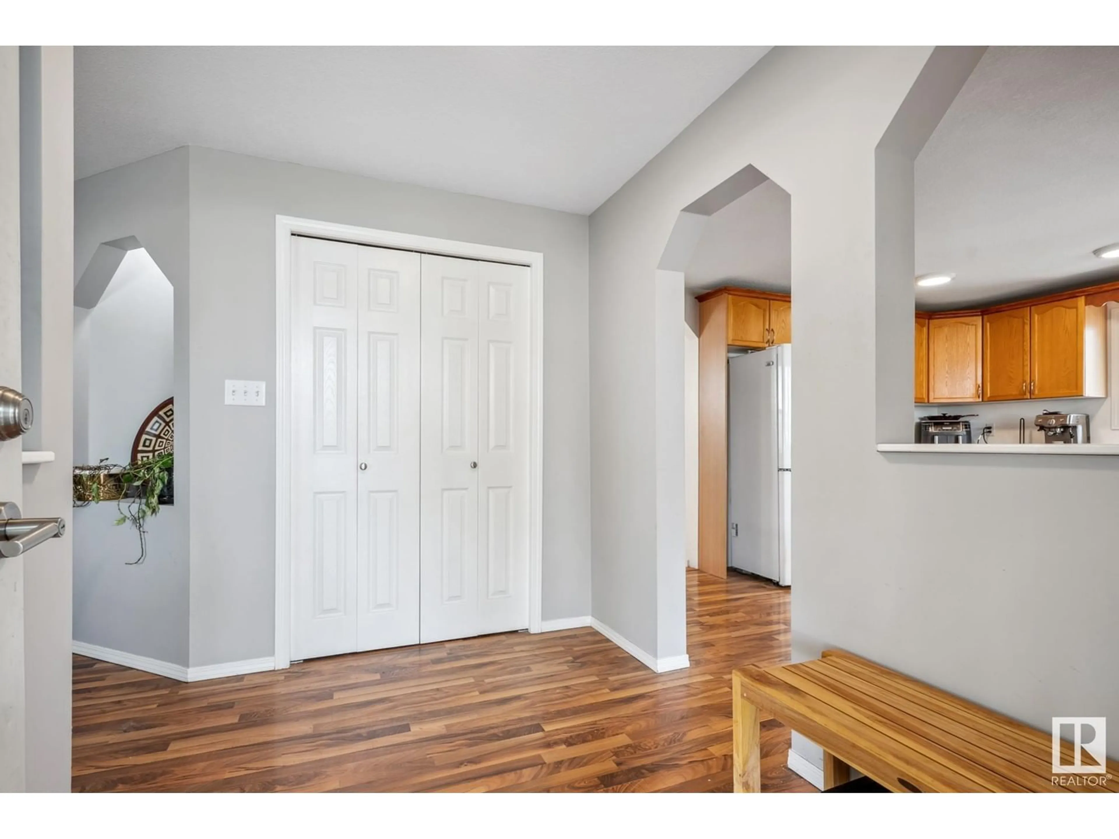 Indoor entryway for 10015 105 ST, Morinville Alberta T8R1A4