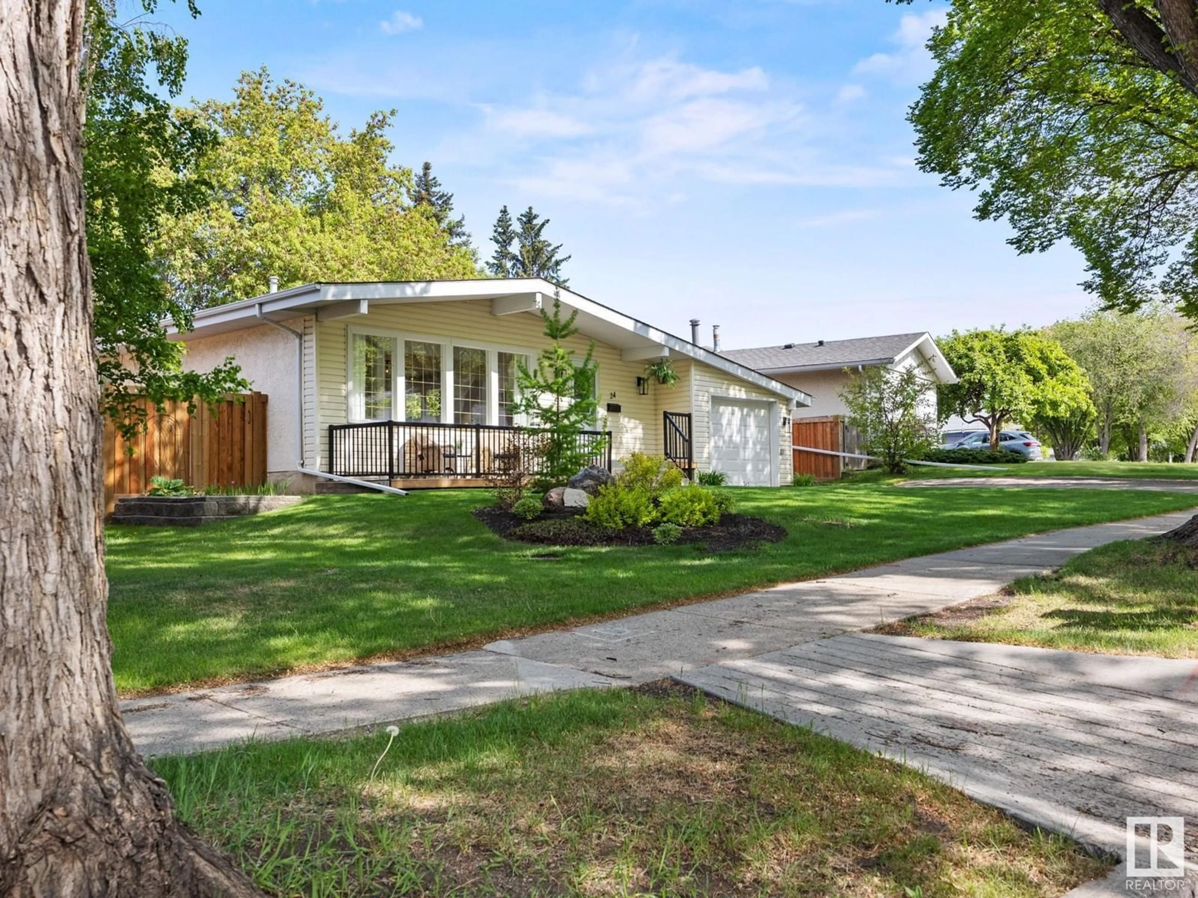 Home with vinyl exterior material, street for 24 BURNHAM AV, St. Albert Alberta T8N0A7