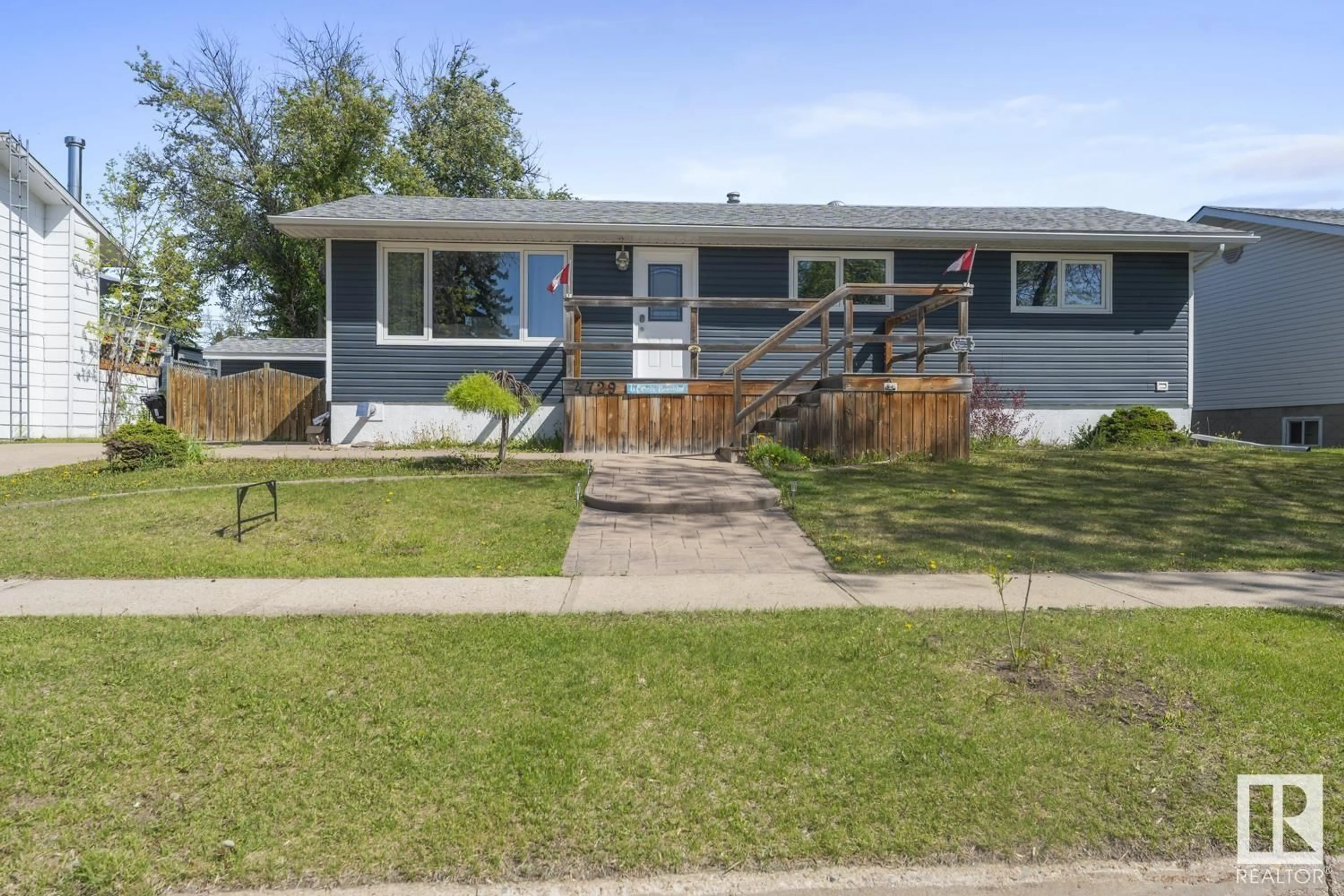 Home with vinyl exterior material, street for 4729 44 AV, Bonnyville Town Alberta T9N1N6