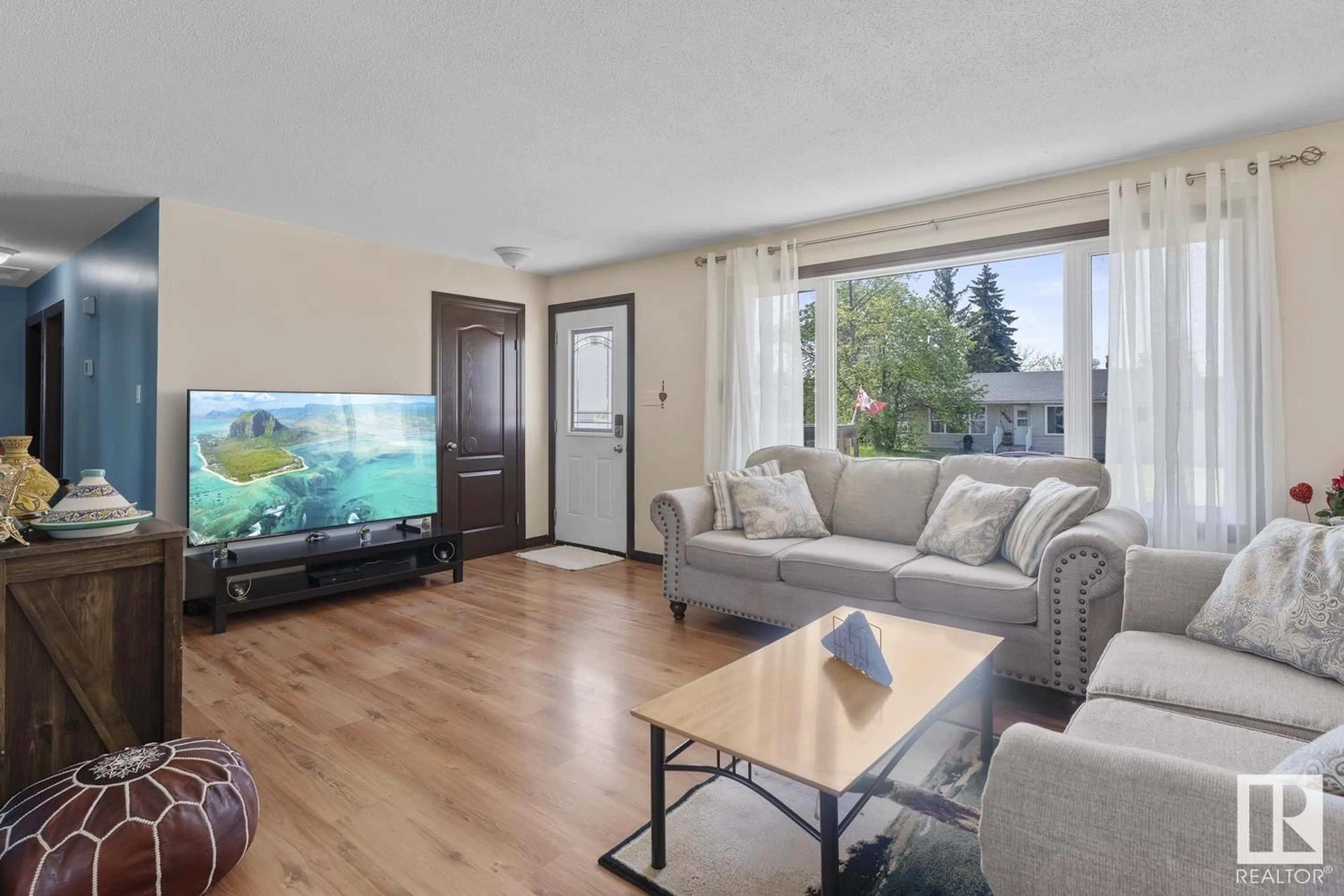 Living room with furniture, wood/laminate floor for 4729 44 AV, Bonnyville Town Alberta T9N1N6