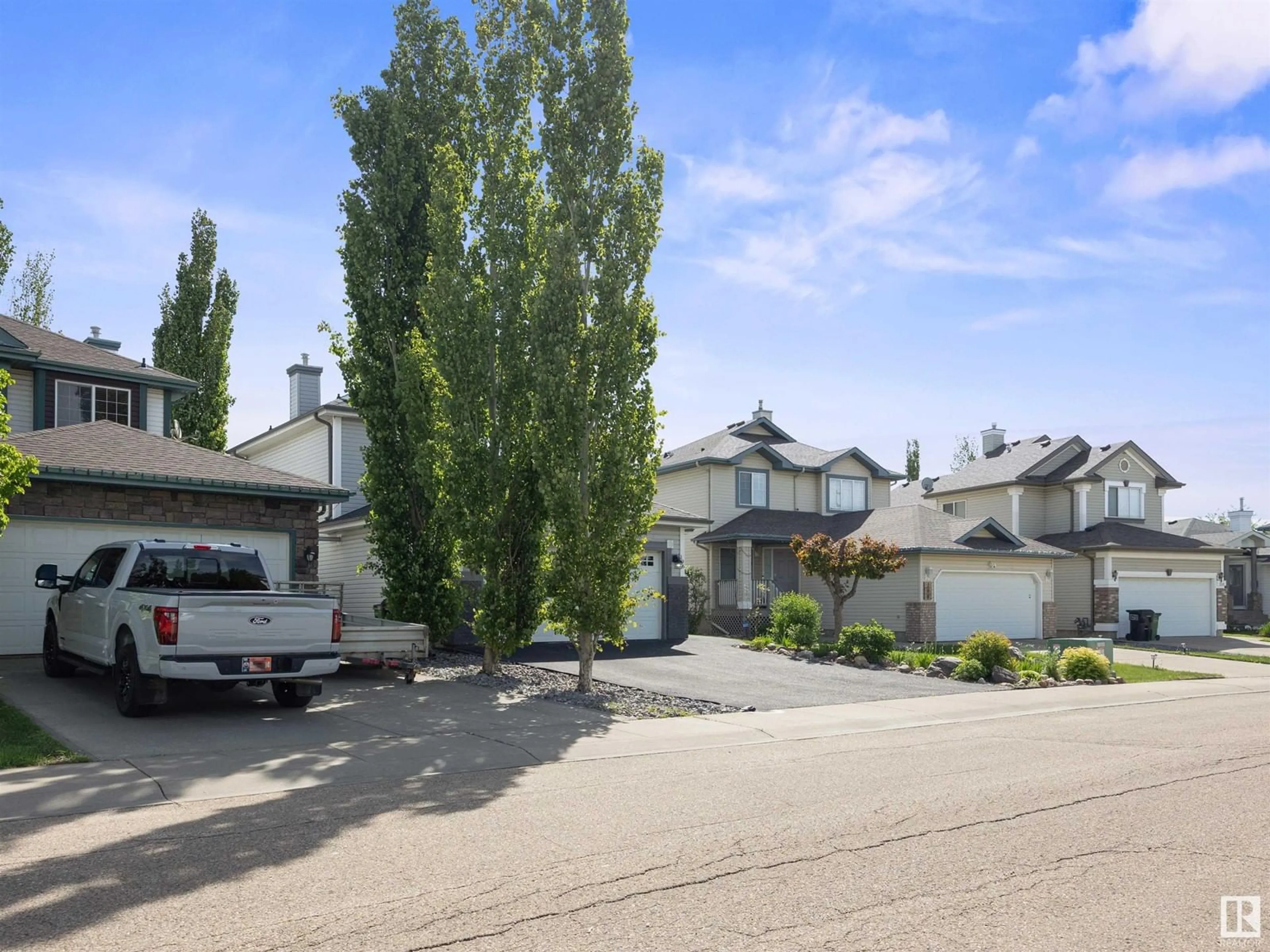 A pic from outside/outdoor area/front of a property/back of a property/a pic from drone, street for 196 COTE CR, Edmonton Alberta T6V1L4