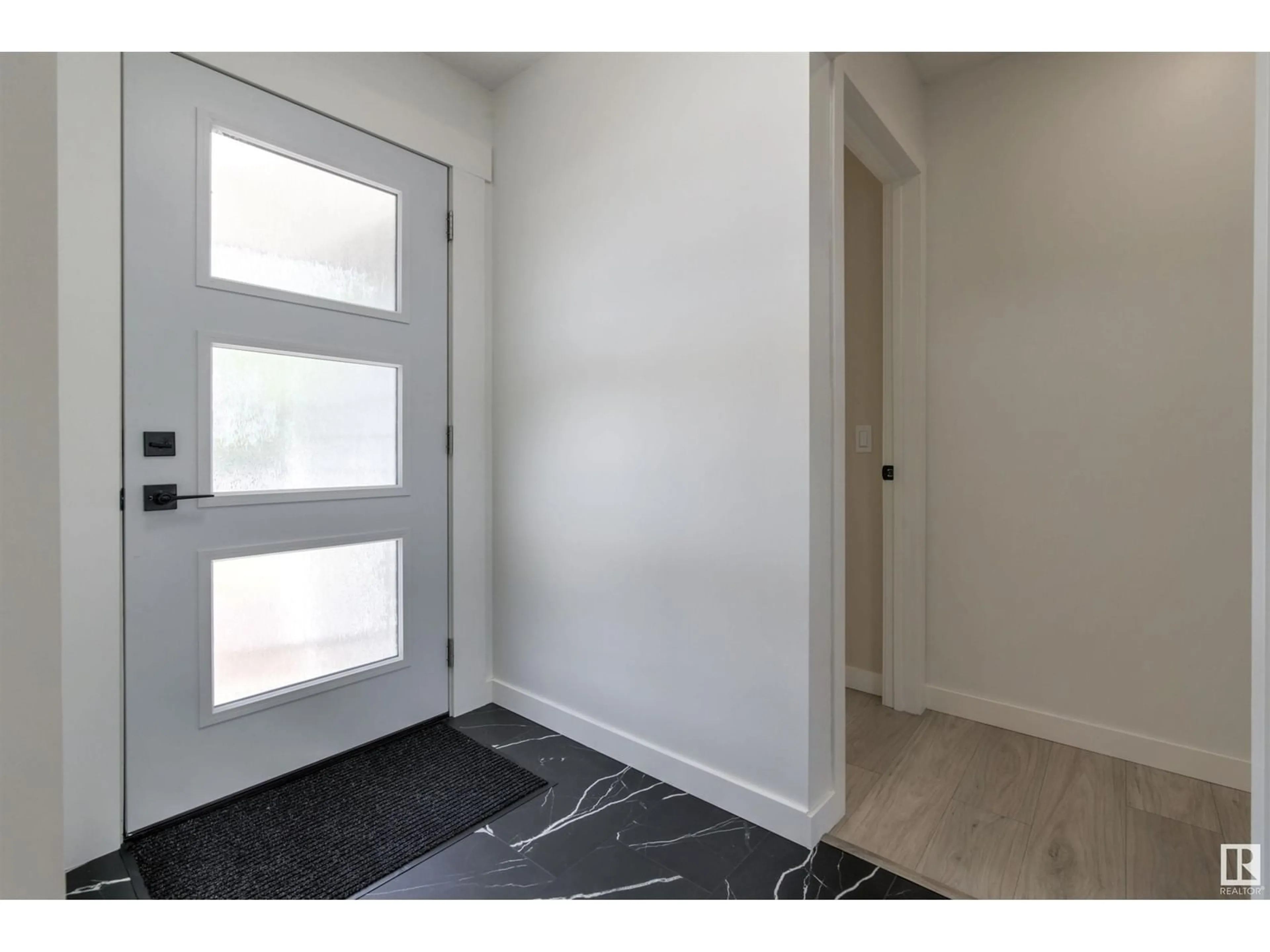 Indoor entryway for 19 GRENFELL AV, St. Albert Alberta T8N0Y9