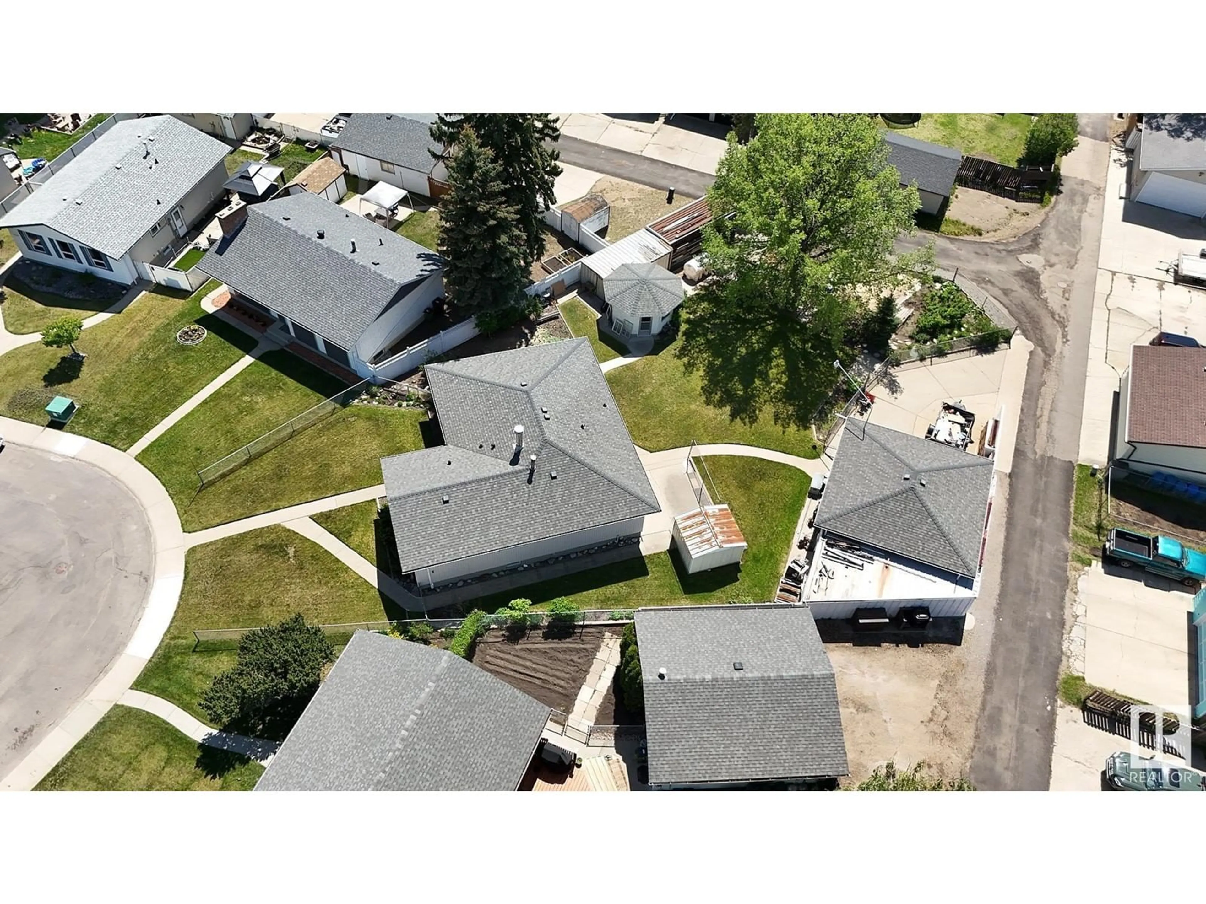 A pic from outside/outdoor area/front of a property/back of a property/a pic from drone, street for 3231 112 AV, Edmonton Alberta T5W0M1