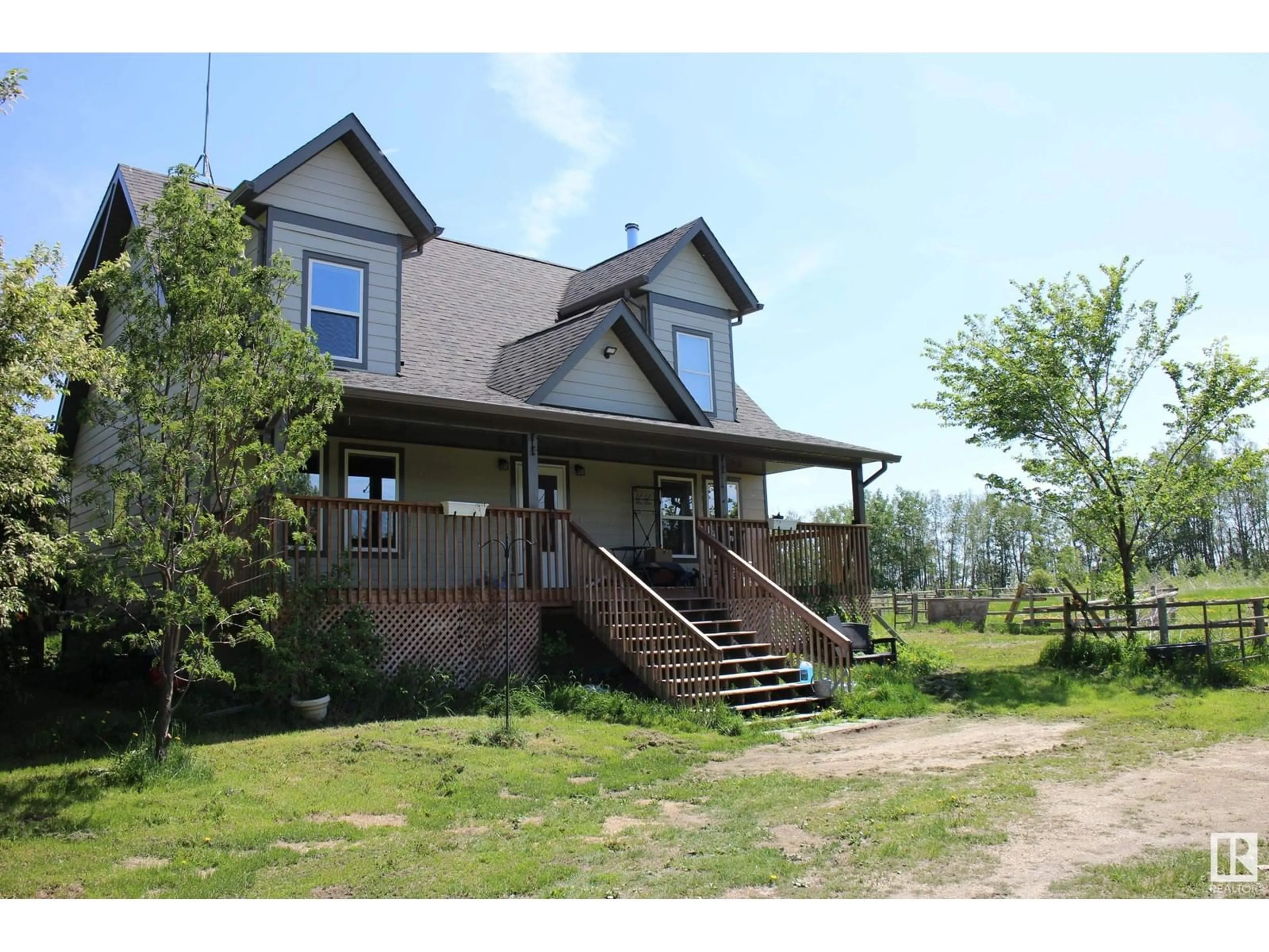 A pic from outside/outdoor area/front of a property/back of a property/a pic from drone, building for 49045 RGE ROAD 271, Rural Leduc County Alberta T0C0B7