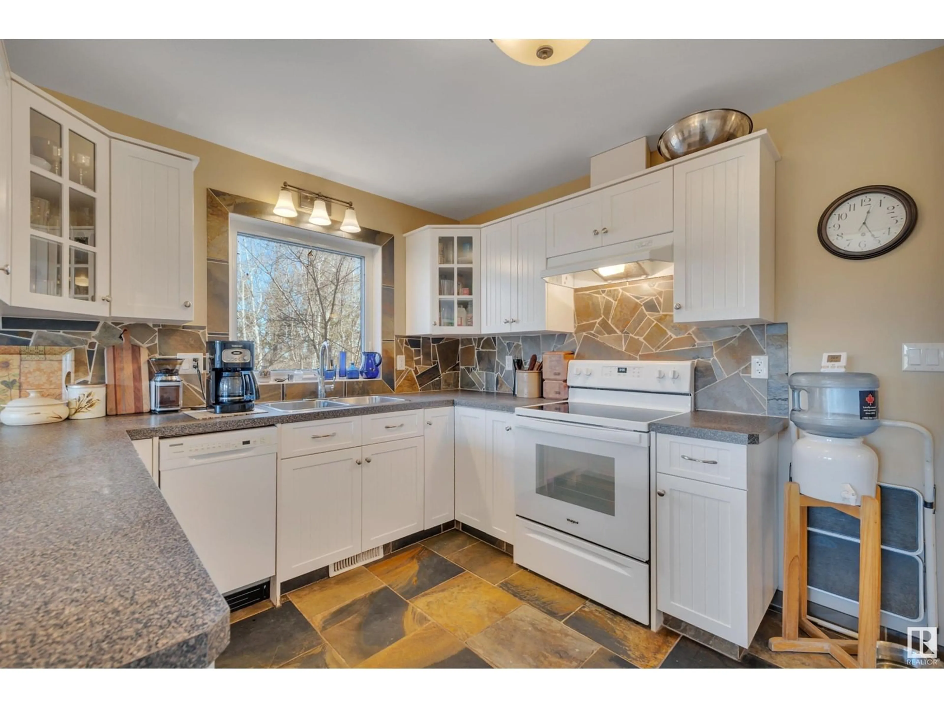 Standard kitchen, ceramic/tile floor for 49045 RGE ROAD 271, Rural Leduc County Alberta T0C0B7