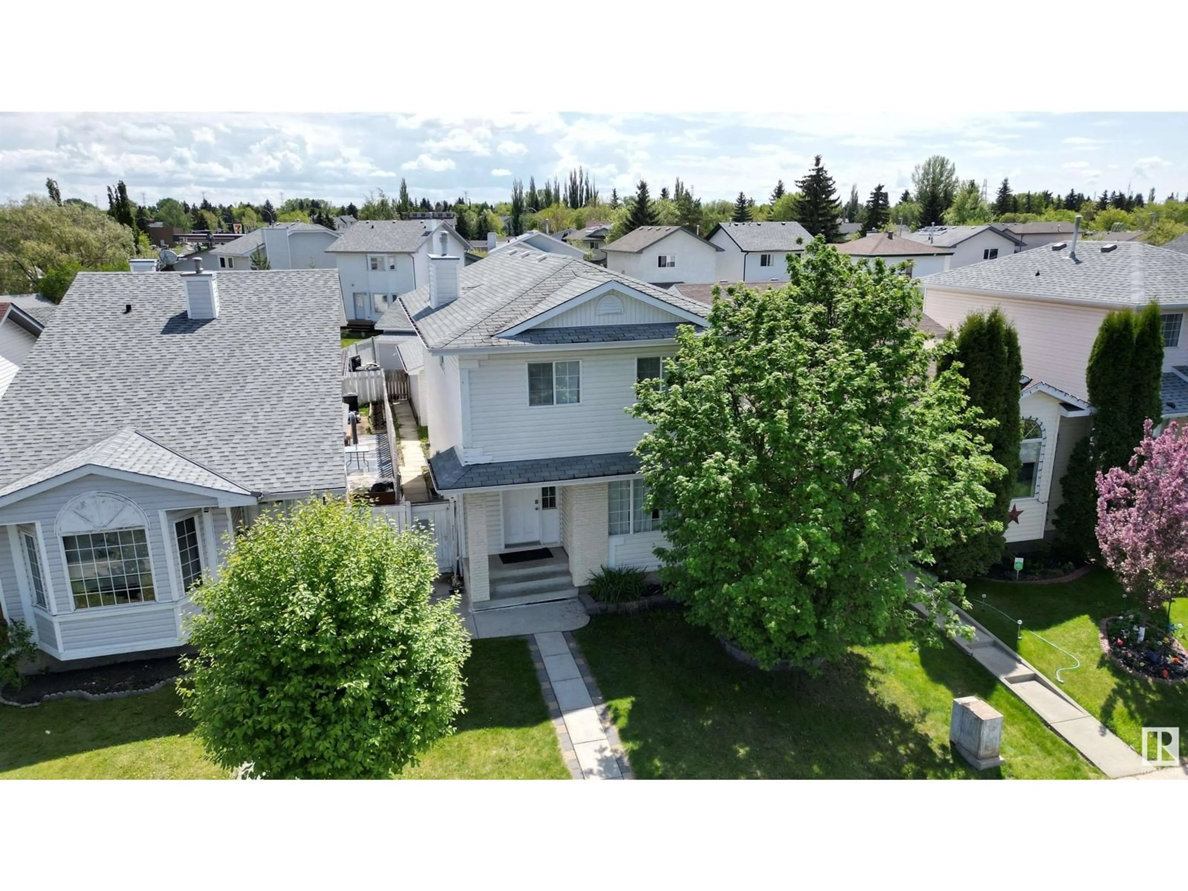 A pic from outside/outdoor area/front of a property/back of a property/a pic from drone, unknown for NW - 1535 80A ST, Edmonton Alberta T6K4E2
