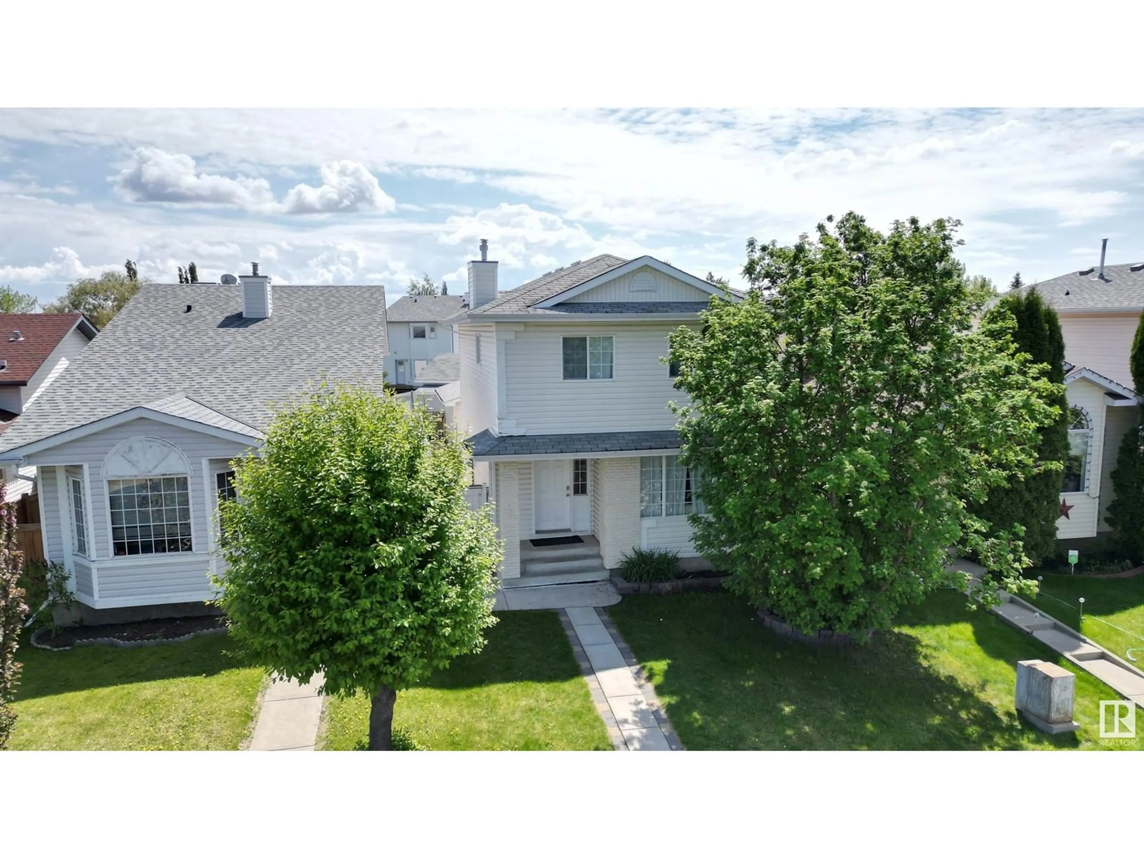 A pic from outside/outdoor area/front of a property/back of a property/a pic from drone, street for NW - 1535 80A ST, Edmonton Alberta T6K4E2
