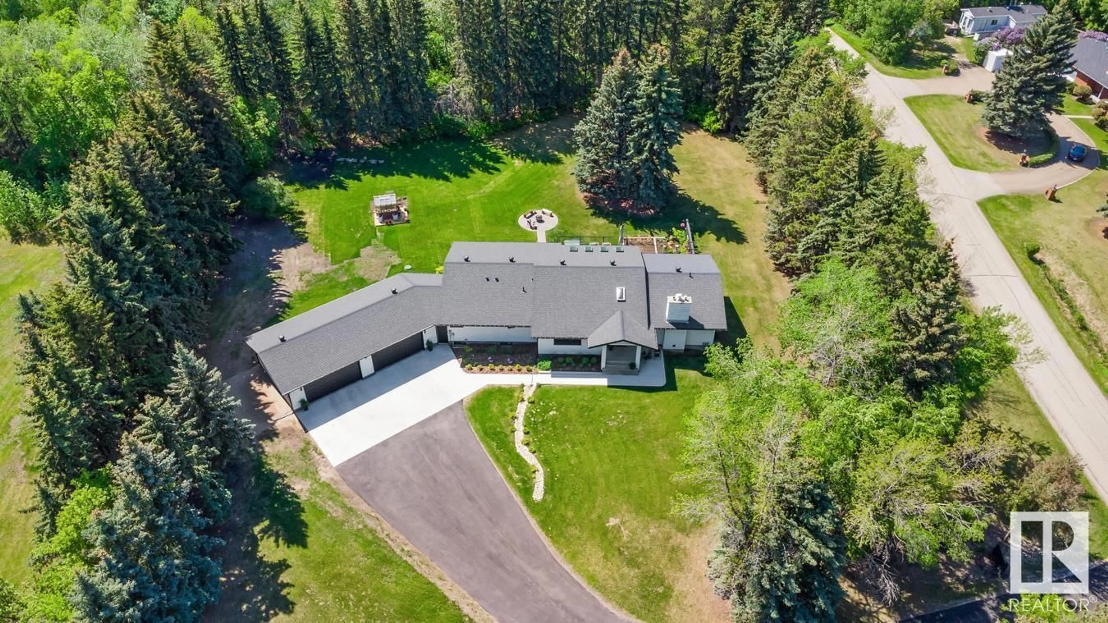 A pic from outside/outdoor area/front of a property/back of a property/a pic from drone, street for 52349 - 241 RGE ROAD 233, Rural Strathcona County Alberta T8B1C8