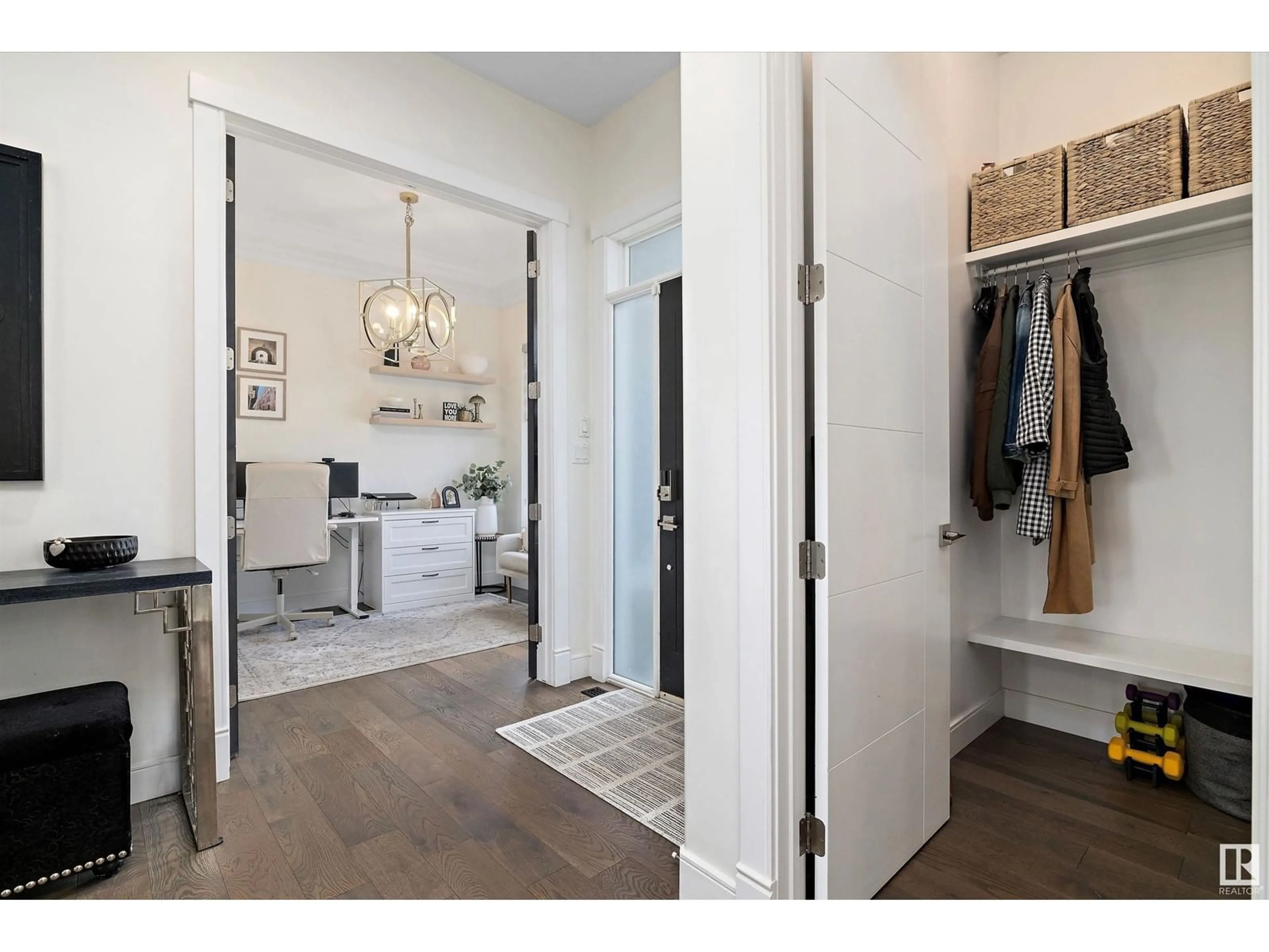Indoor entryway for 1240 STARLING DR, Edmonton Alberta T5S0K4