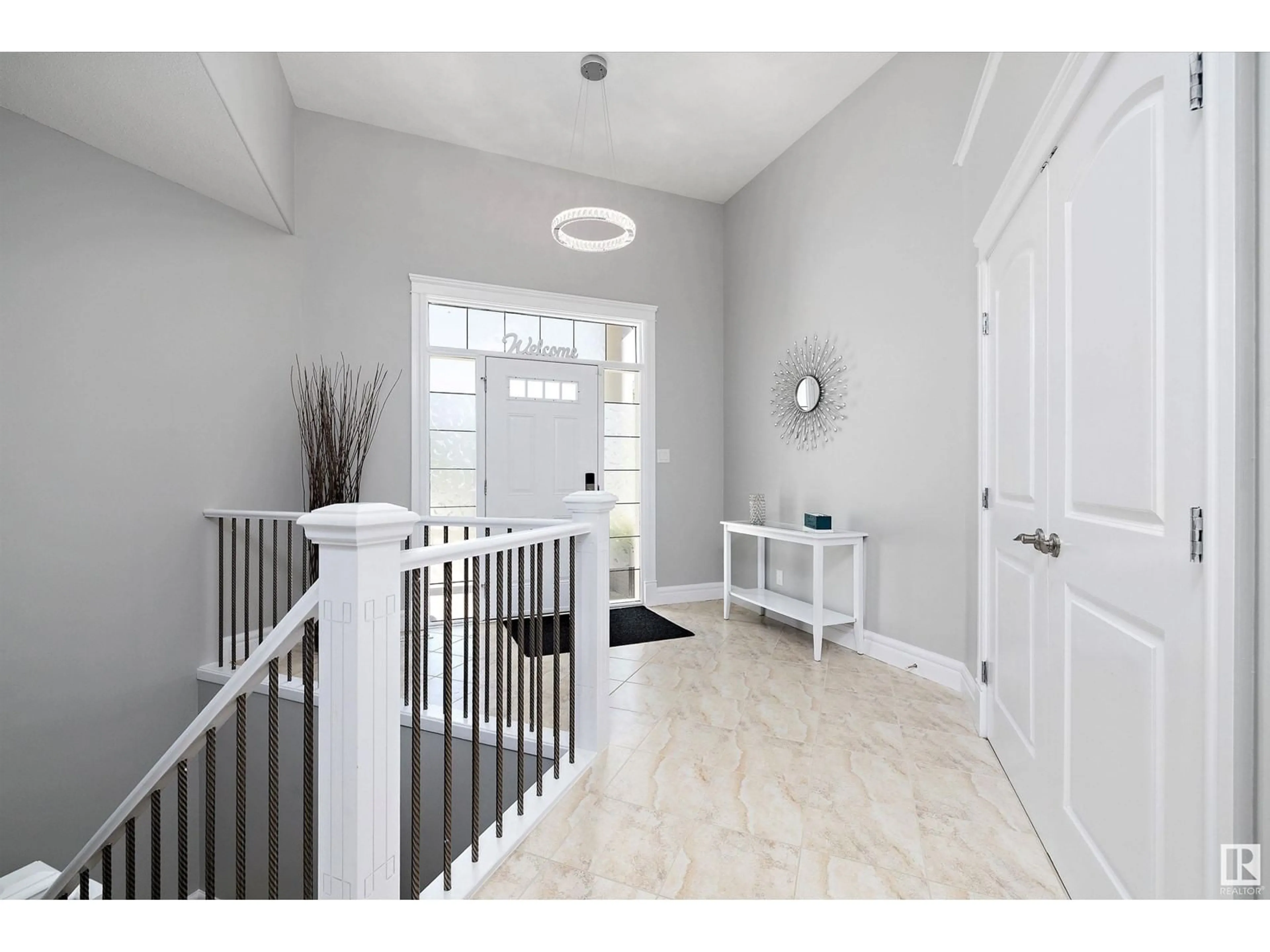 Indoor entryway for 908 CHAHLEY CR, Edmonton Alberta T6M0C7