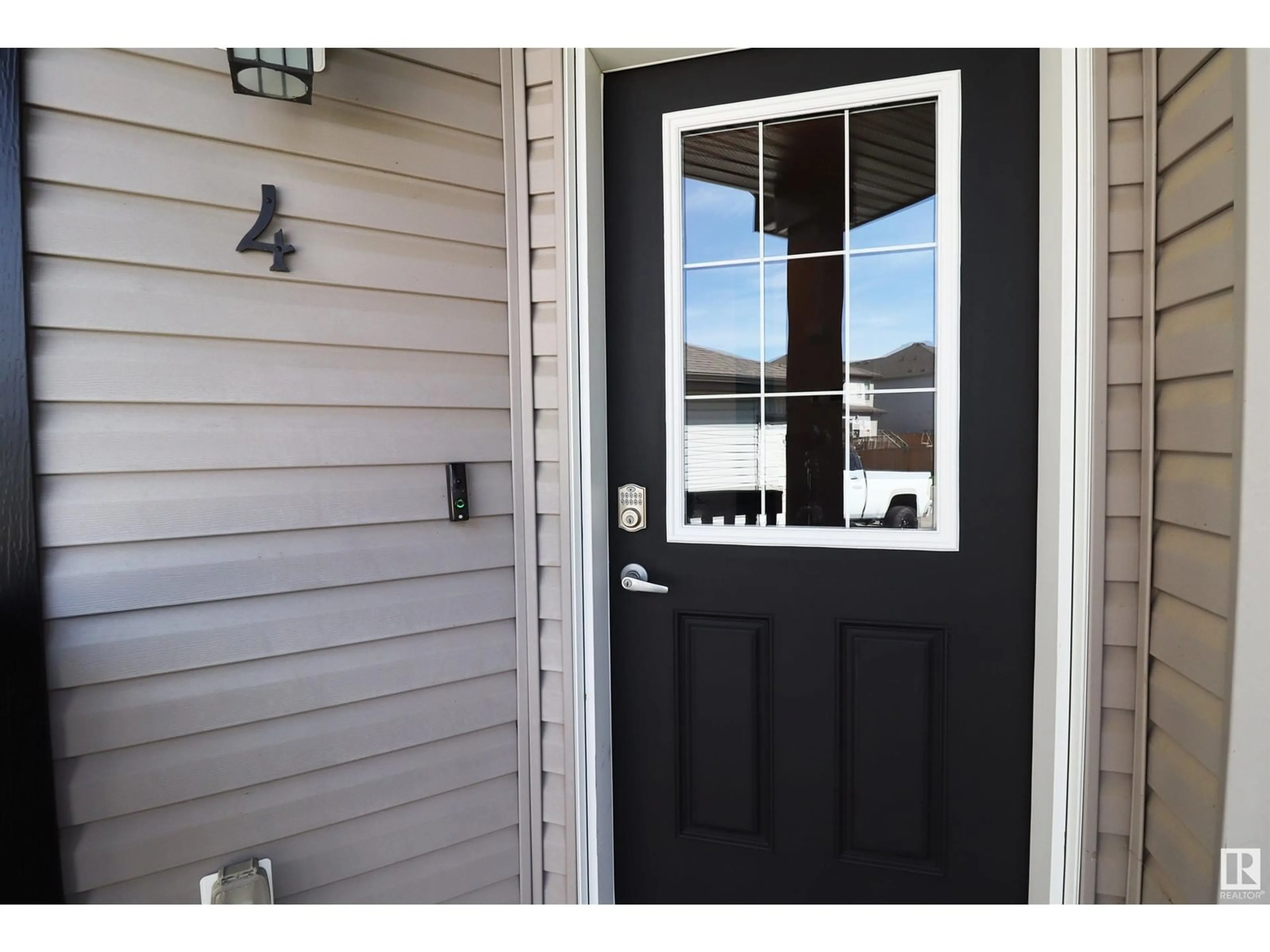 Indoor entryway for 4 SPRINGHAVEN CL, Spruce Grove Alberta T7X0V1