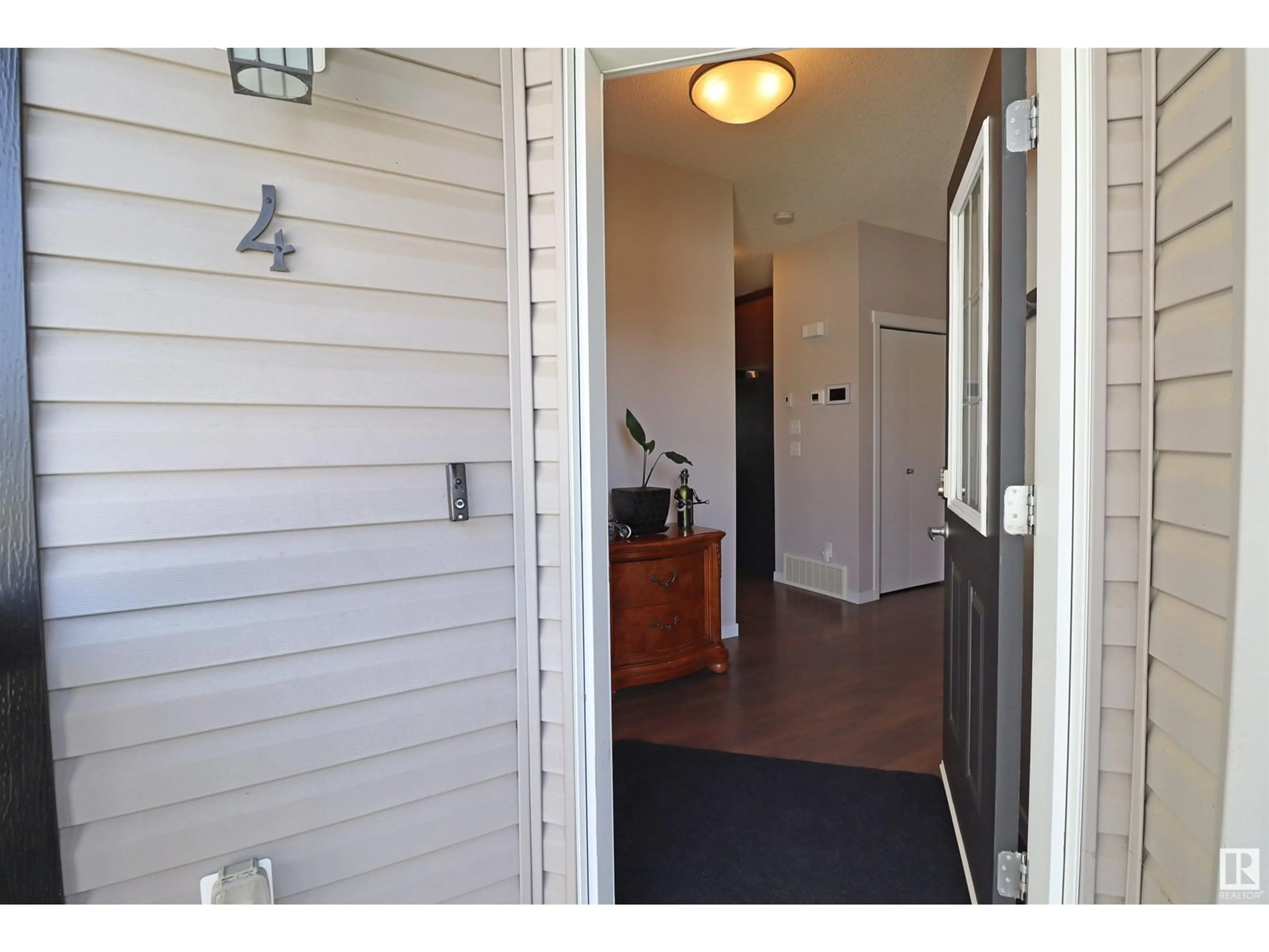 Indoor entryway for 4 SPRINGHAVEN CL, Spruce Grove Alberta T7X0V1