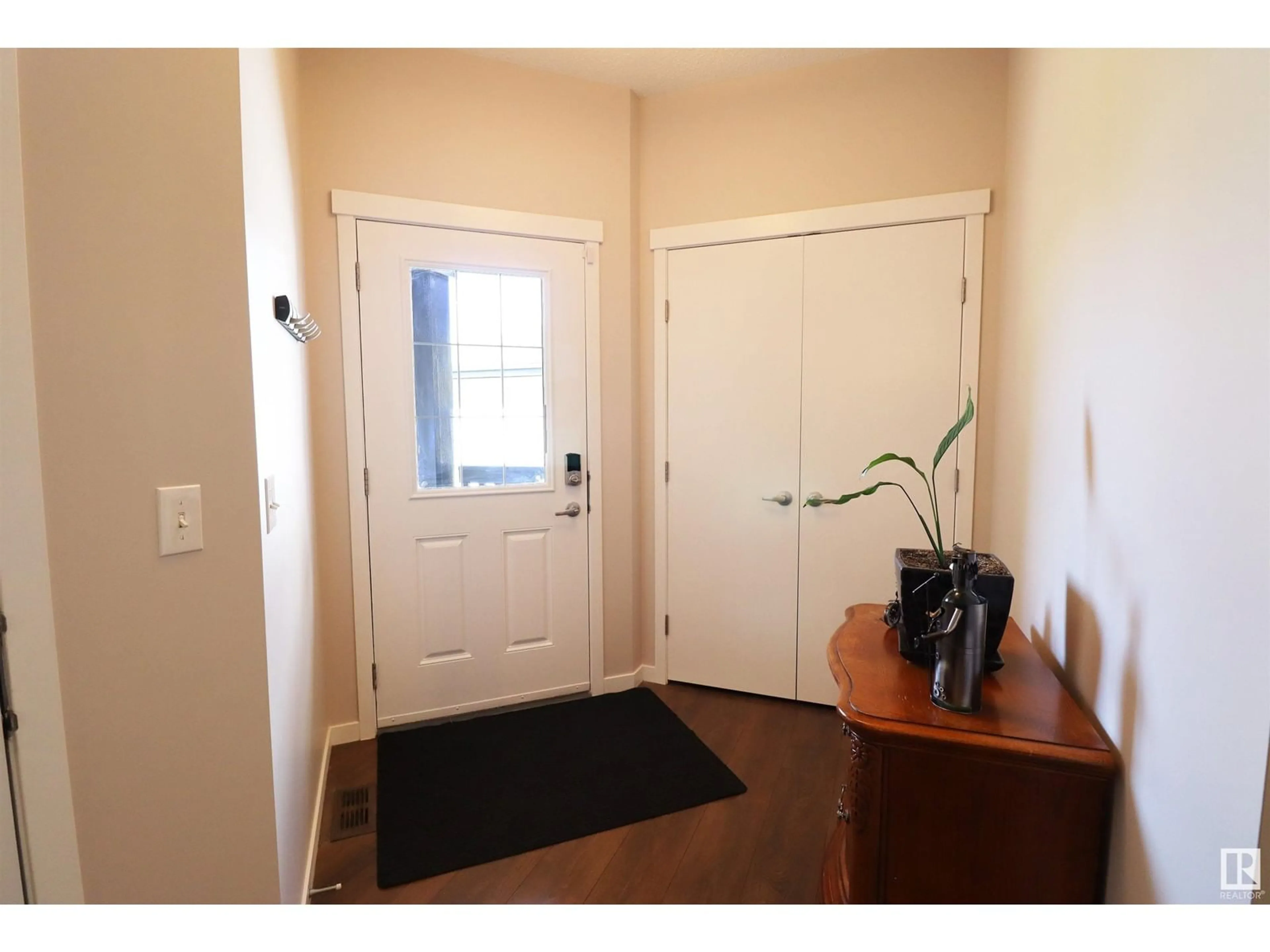 Indoor entryway for 4 SPRINGHAVEN CL, Spruce Grove Alberta T7X0V1
