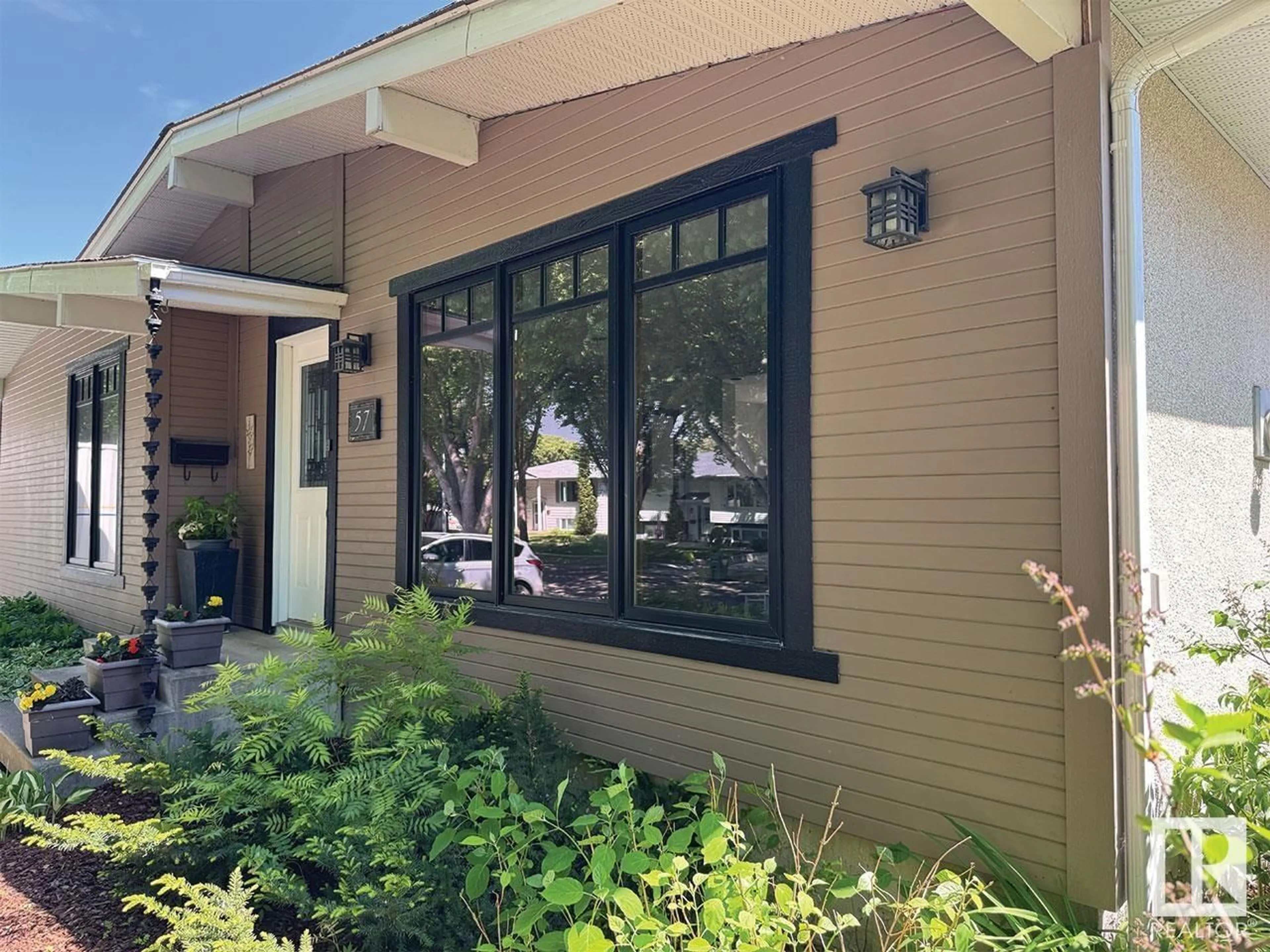 Home with vinyl exterior material, street for 57 FLAGSTONE CR, St. Albert Alberta T8N1R2