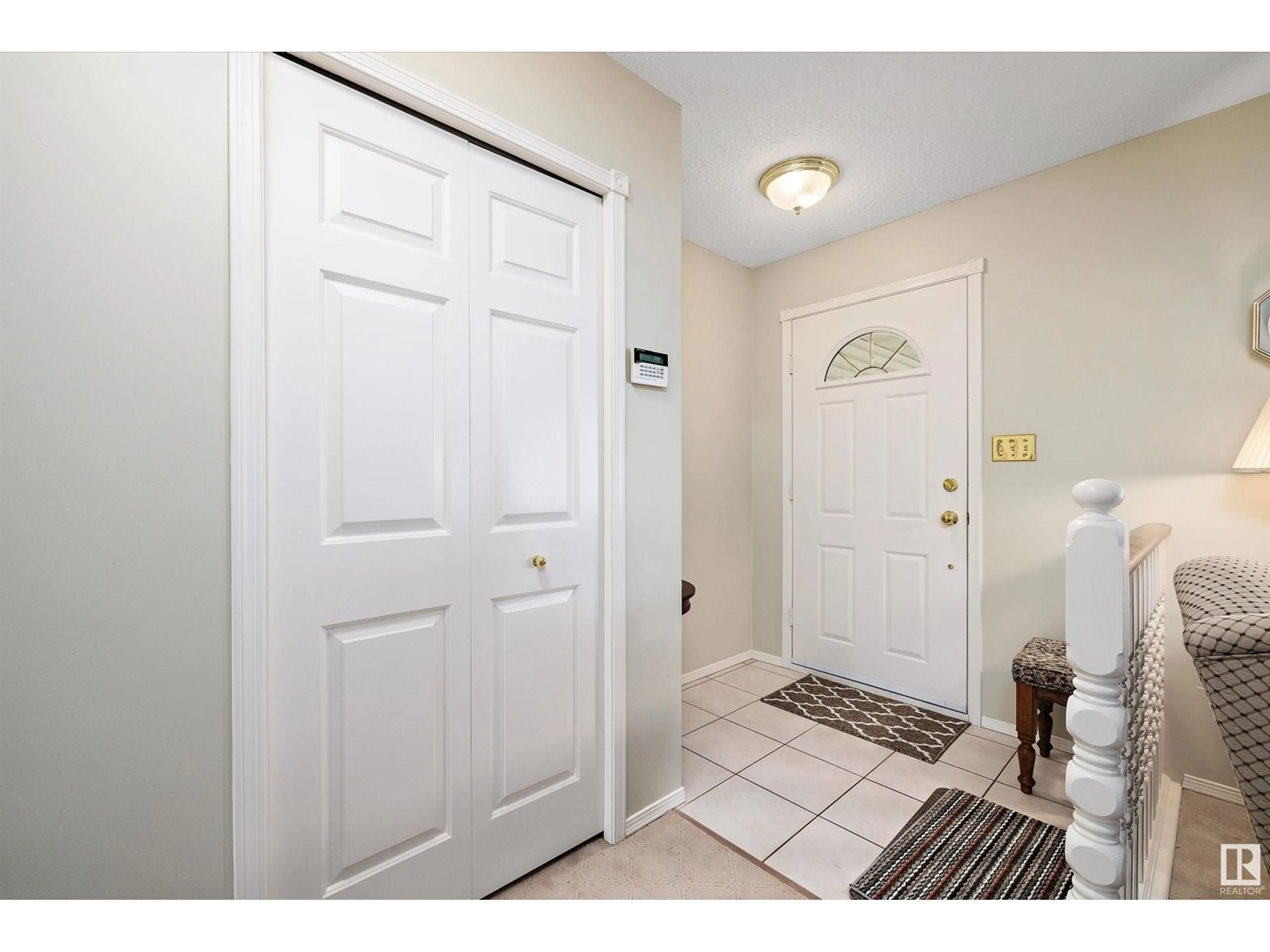 Indoor entryway for 60 HIGHCLIFF RD, Sherwood Park Alberta T8A5K9