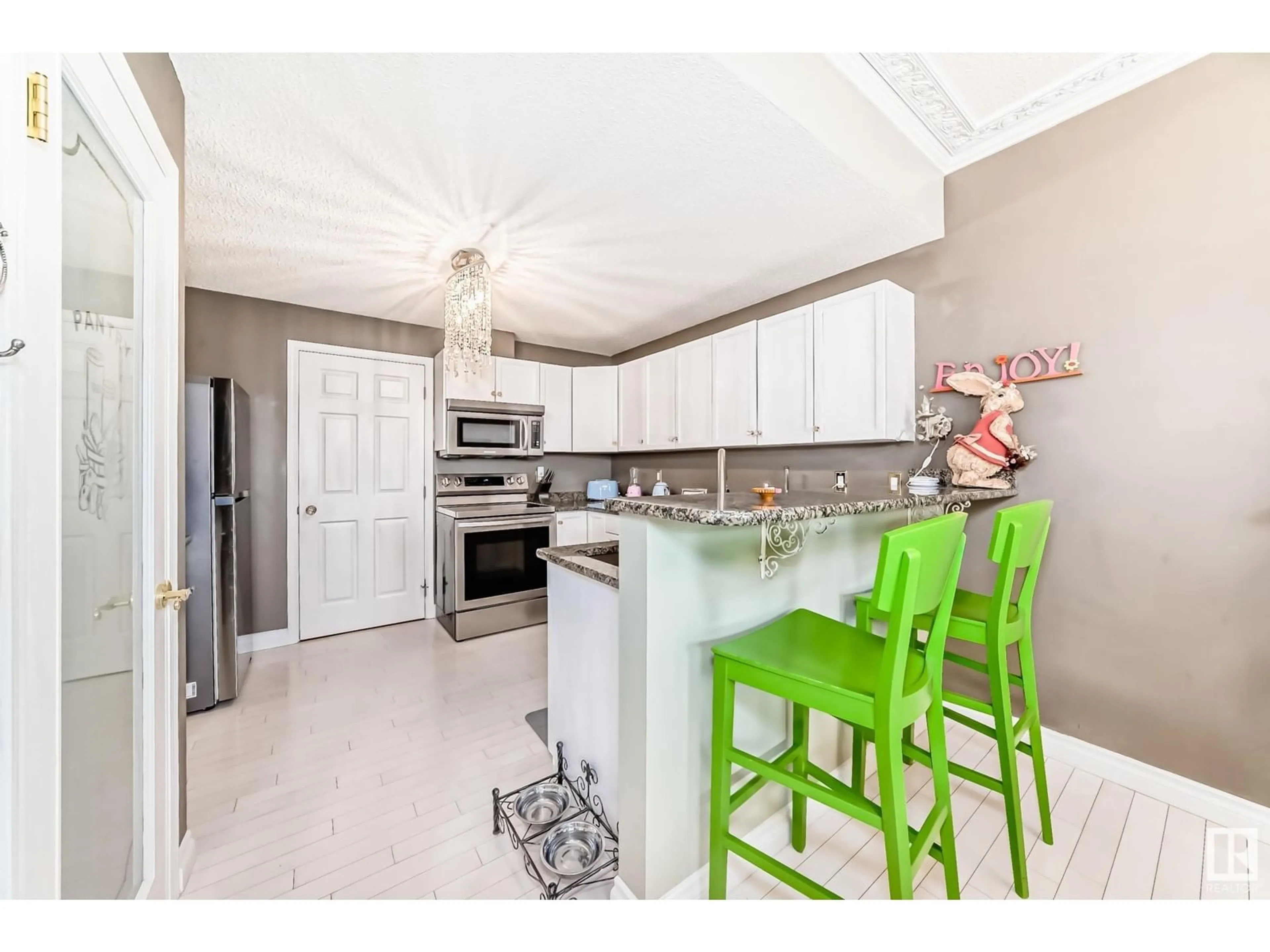 Open concept kitchen, ceramic/tile floor for SW - 32 1179 SUMMERSIDE DR, Edmonton Alberta T5K1K1