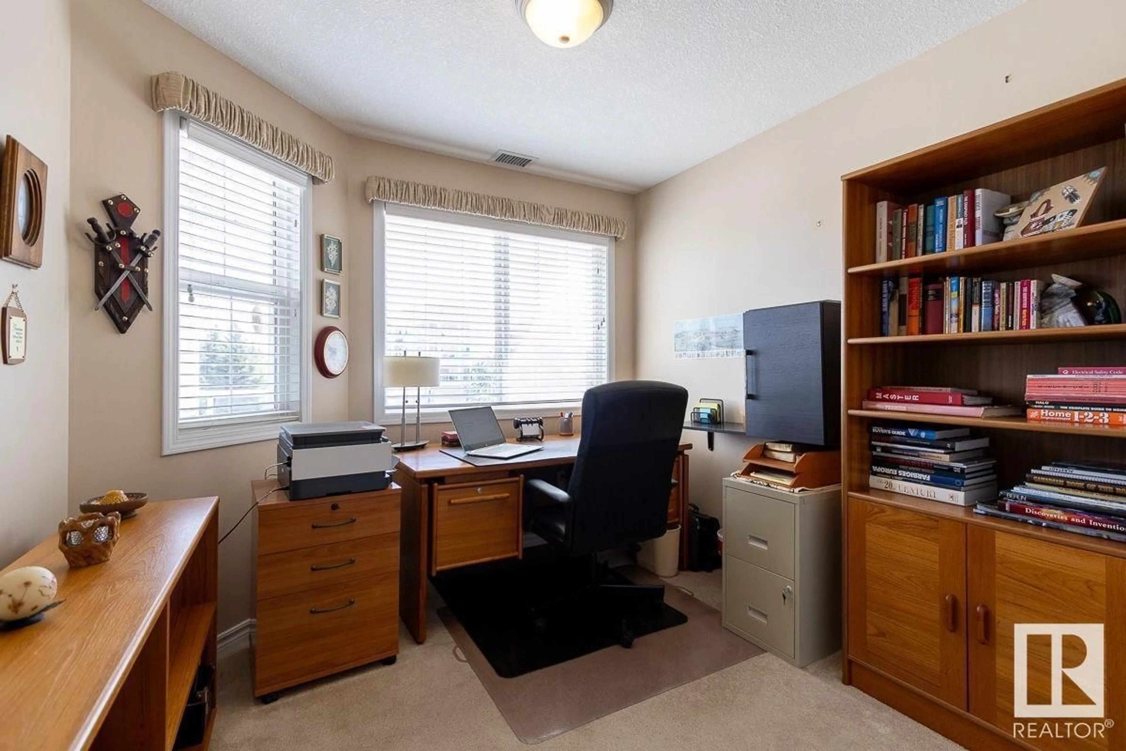 A pic of a room for 270 2750 55 ST NW, Edmonton Alberta T6L7H5