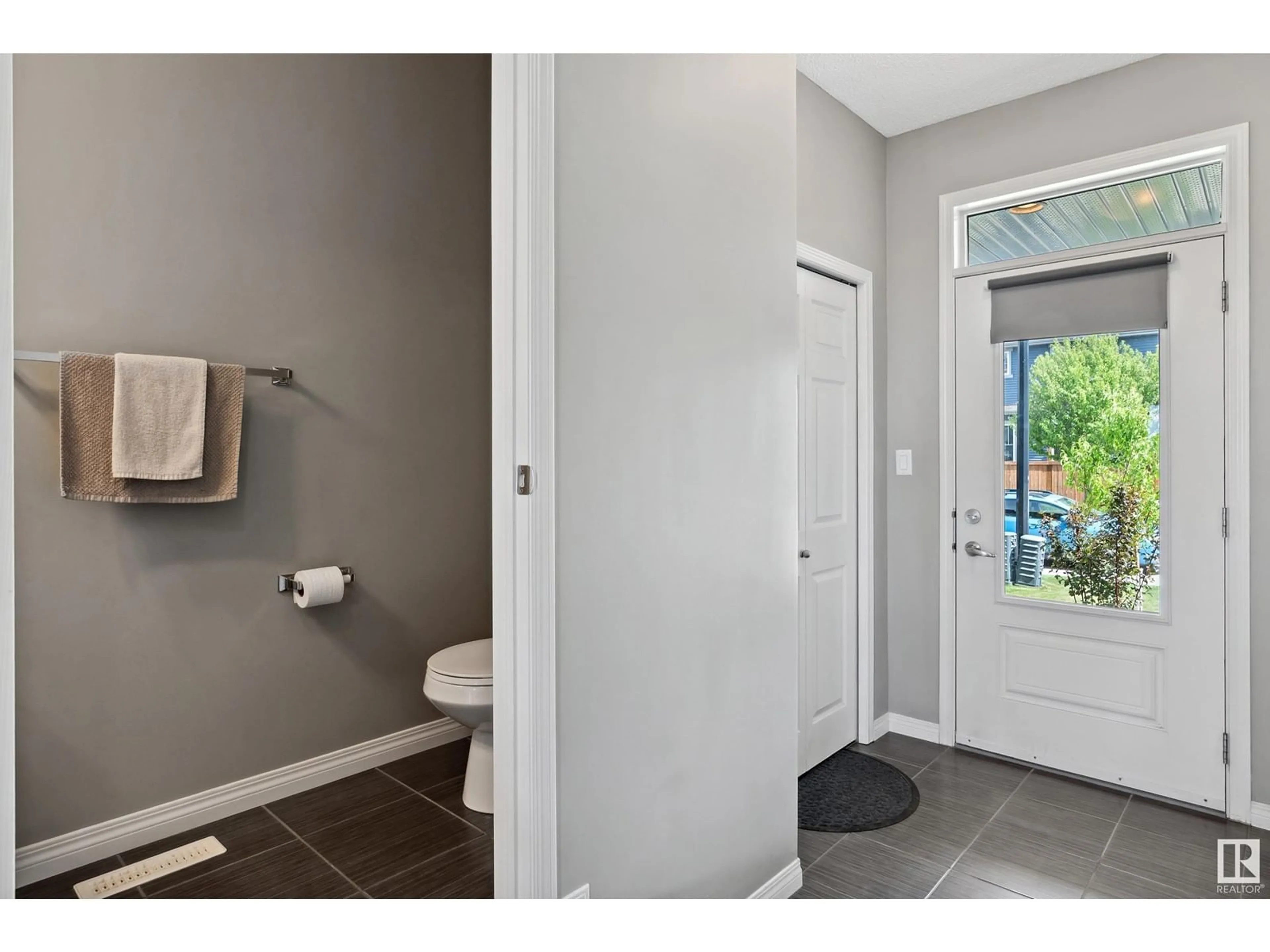 Indoor entryway for SW SW - 5497 CRABAPPLE LO, Edmonton Alberta T6X1S5