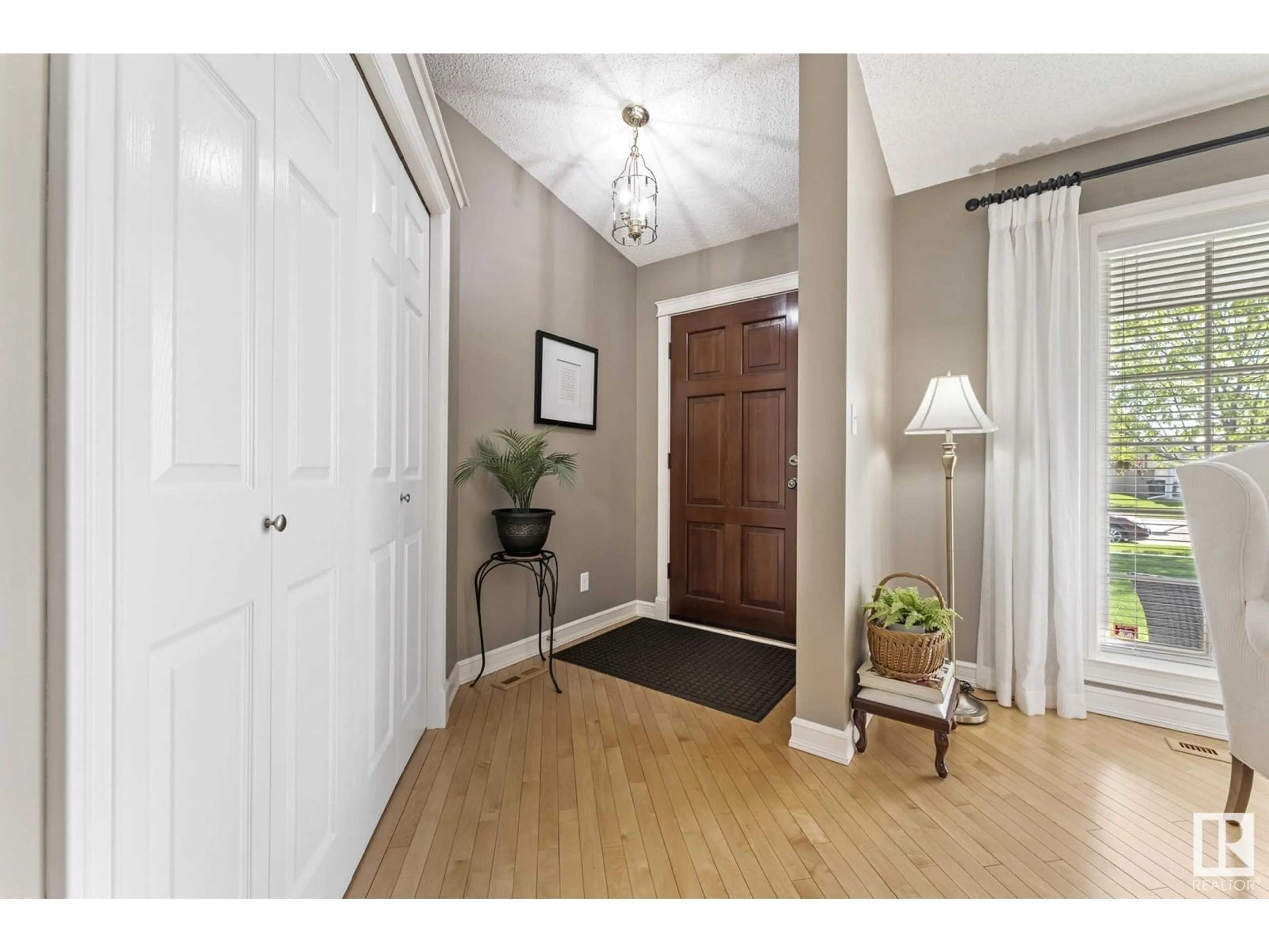 Indoor entryway for 54 RIDGEMONT CR, Sherwood Park Alberta T8A5N1