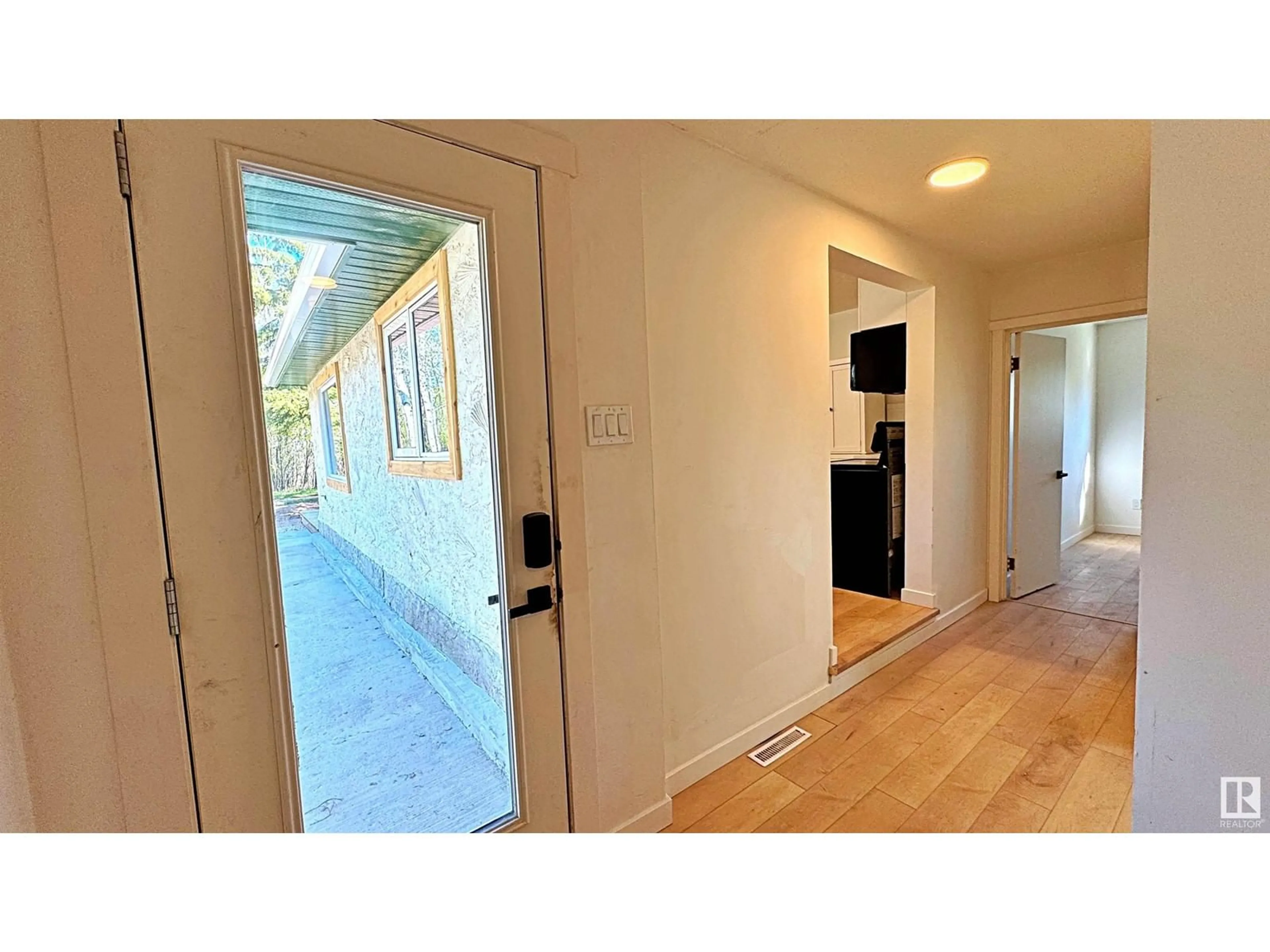 Indoor entryway for 620076B HWY 661, Rural Woodlands County Alberta T0G1A0