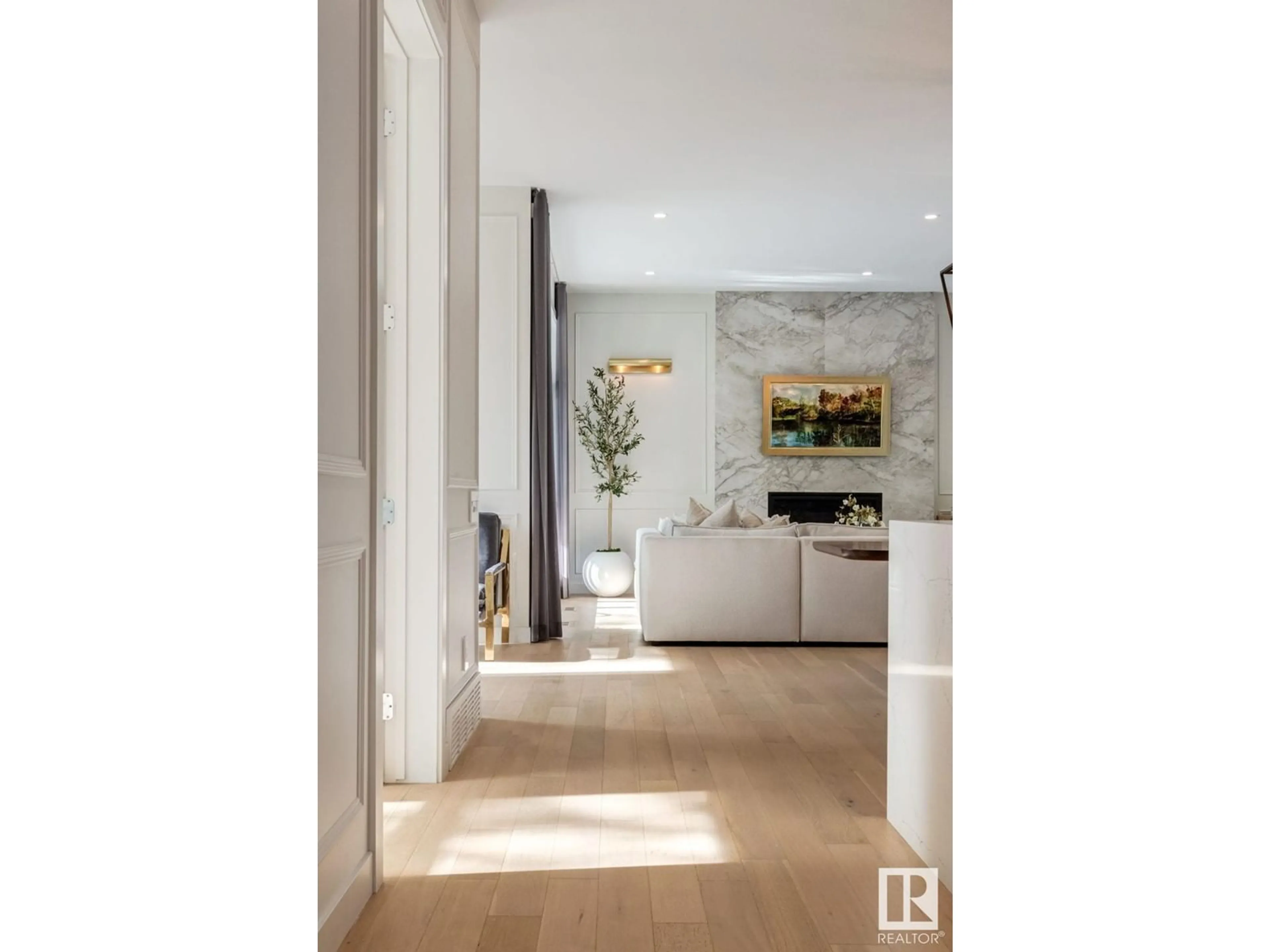 Indoor entryway for 10979 122 ST, Edmonton Alberta T5M0A9