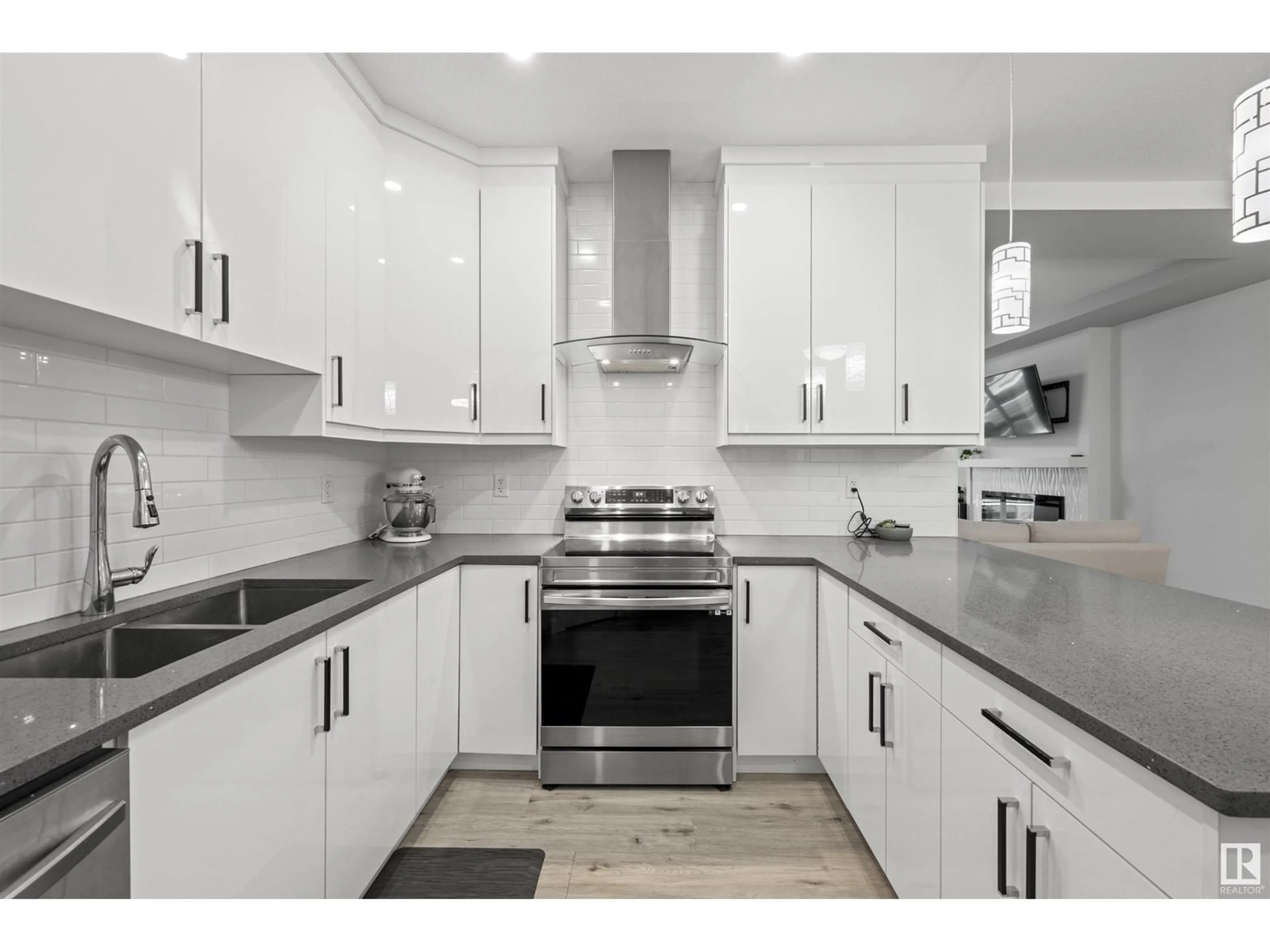Standard kitchen, unknown for 6539 176 AV, Edmonton Alberta T5Y4B2