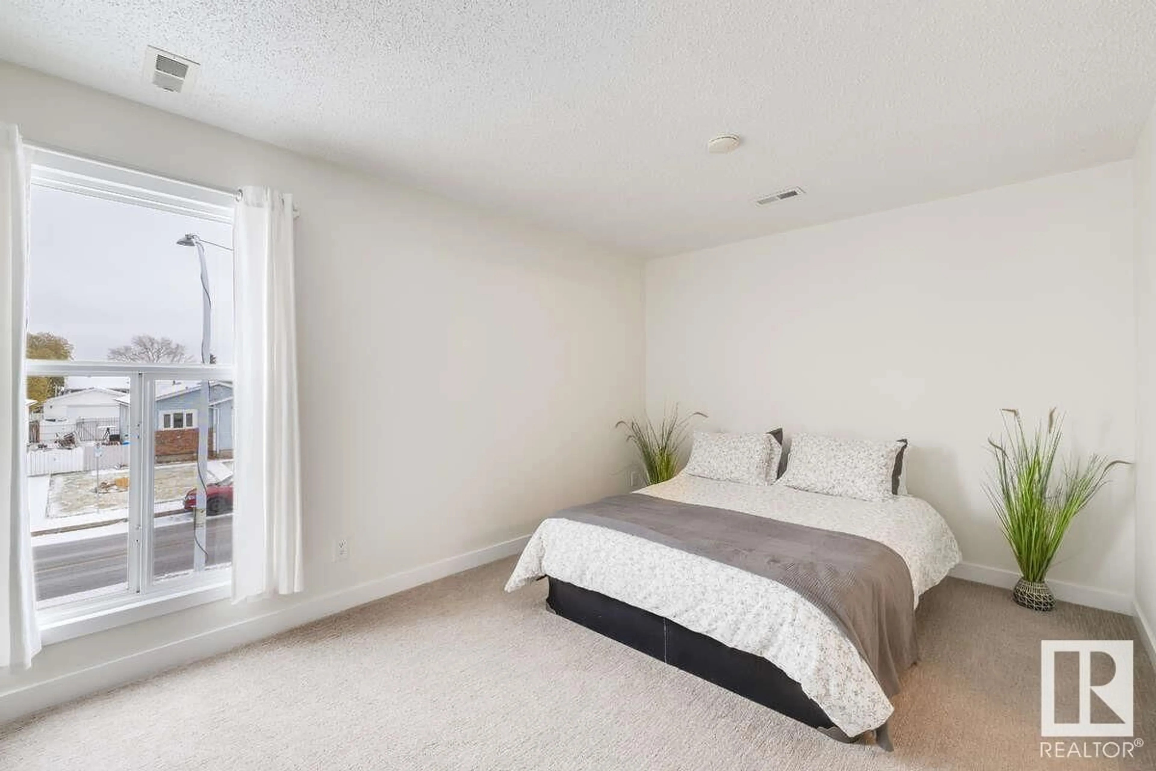 A pic of a room for 2306 151 AV, Edmonton Alberta T5Y2L1