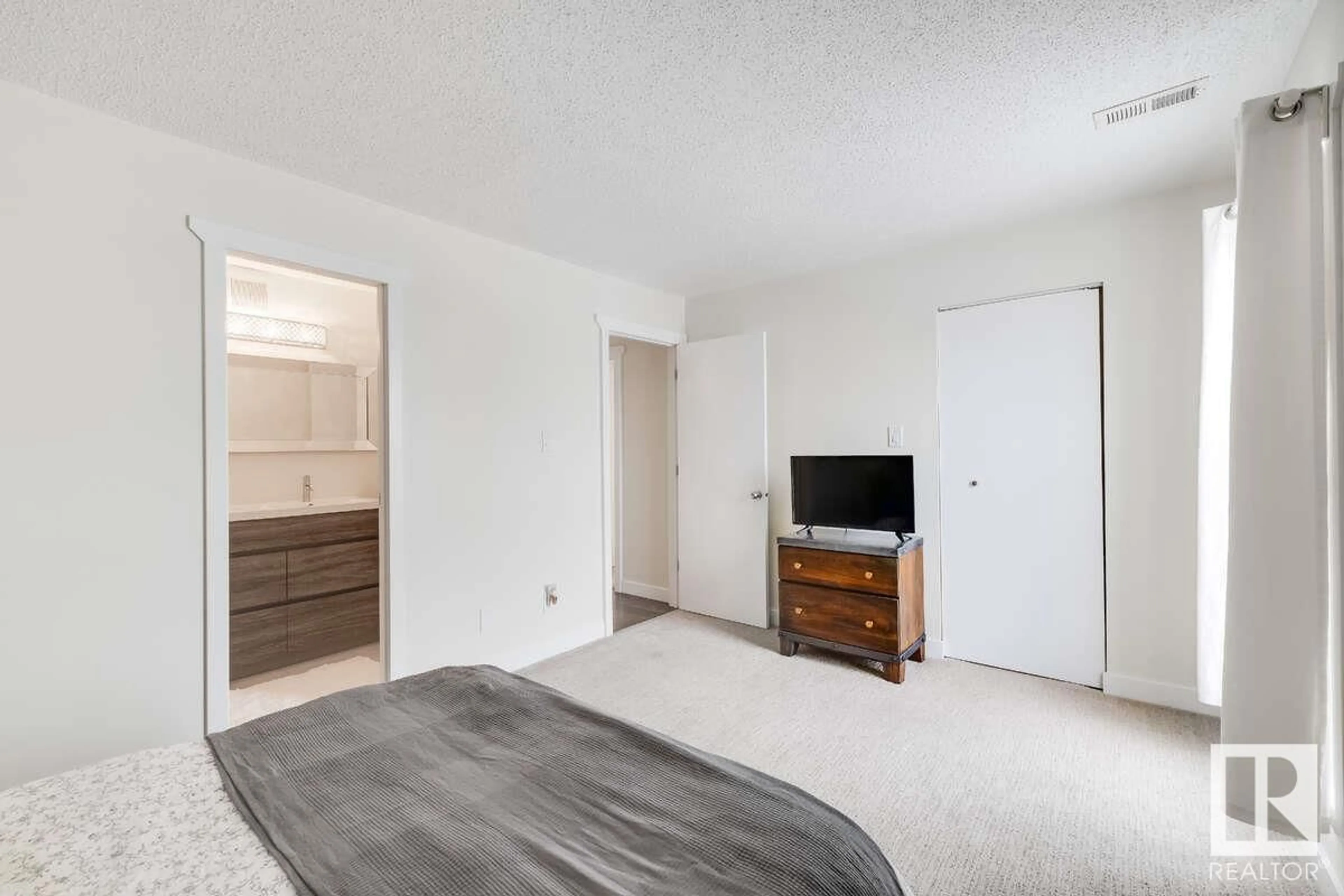A pic of a room for 2306 151 AV, Edmonton Alberta T5Y2L1
