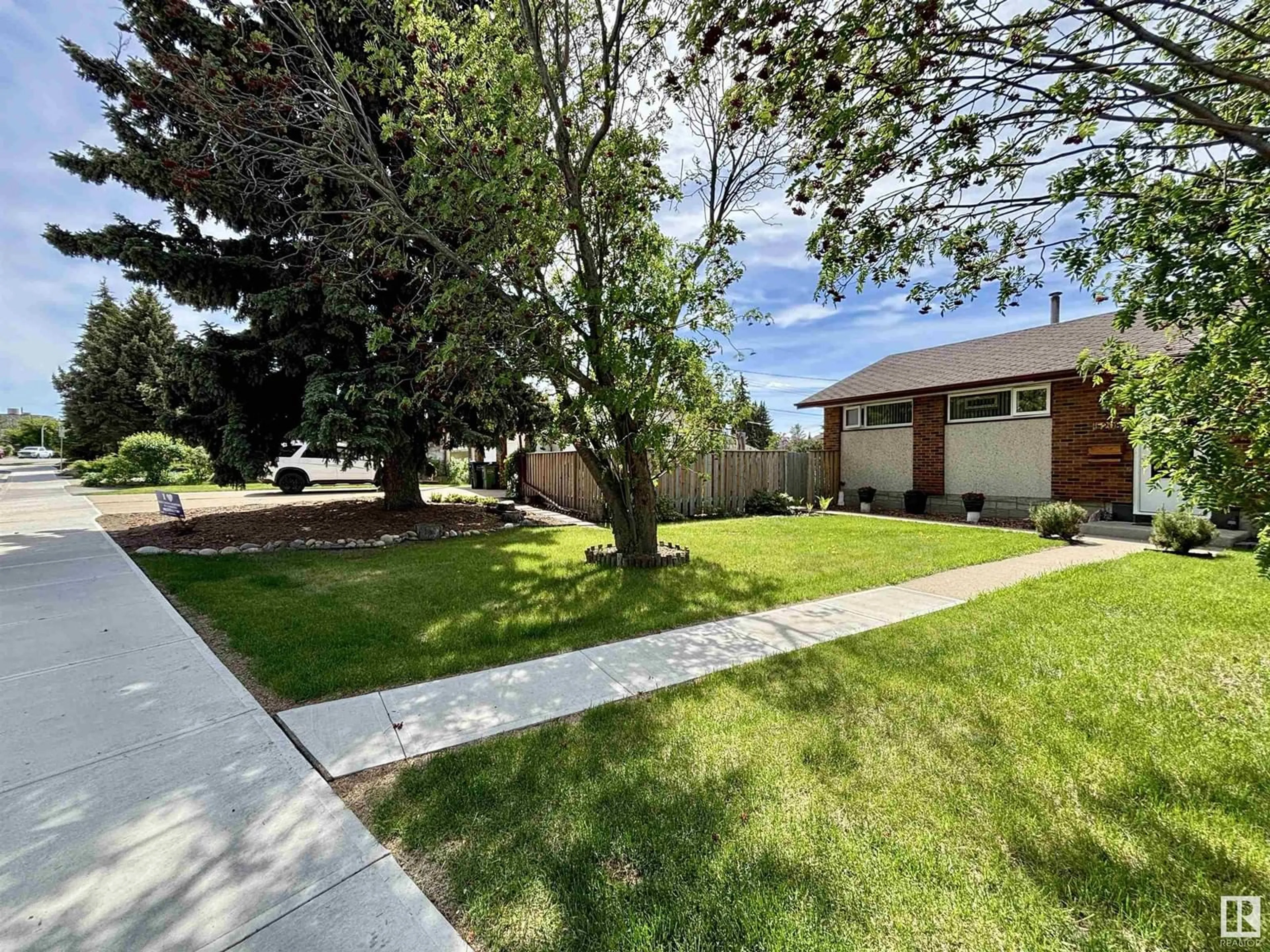 A pic from outside/outdoor area/front of a property/back of a property/a pic from drone, street for NW - 5208 107 ST, Edmonton Alberta T6H2X2