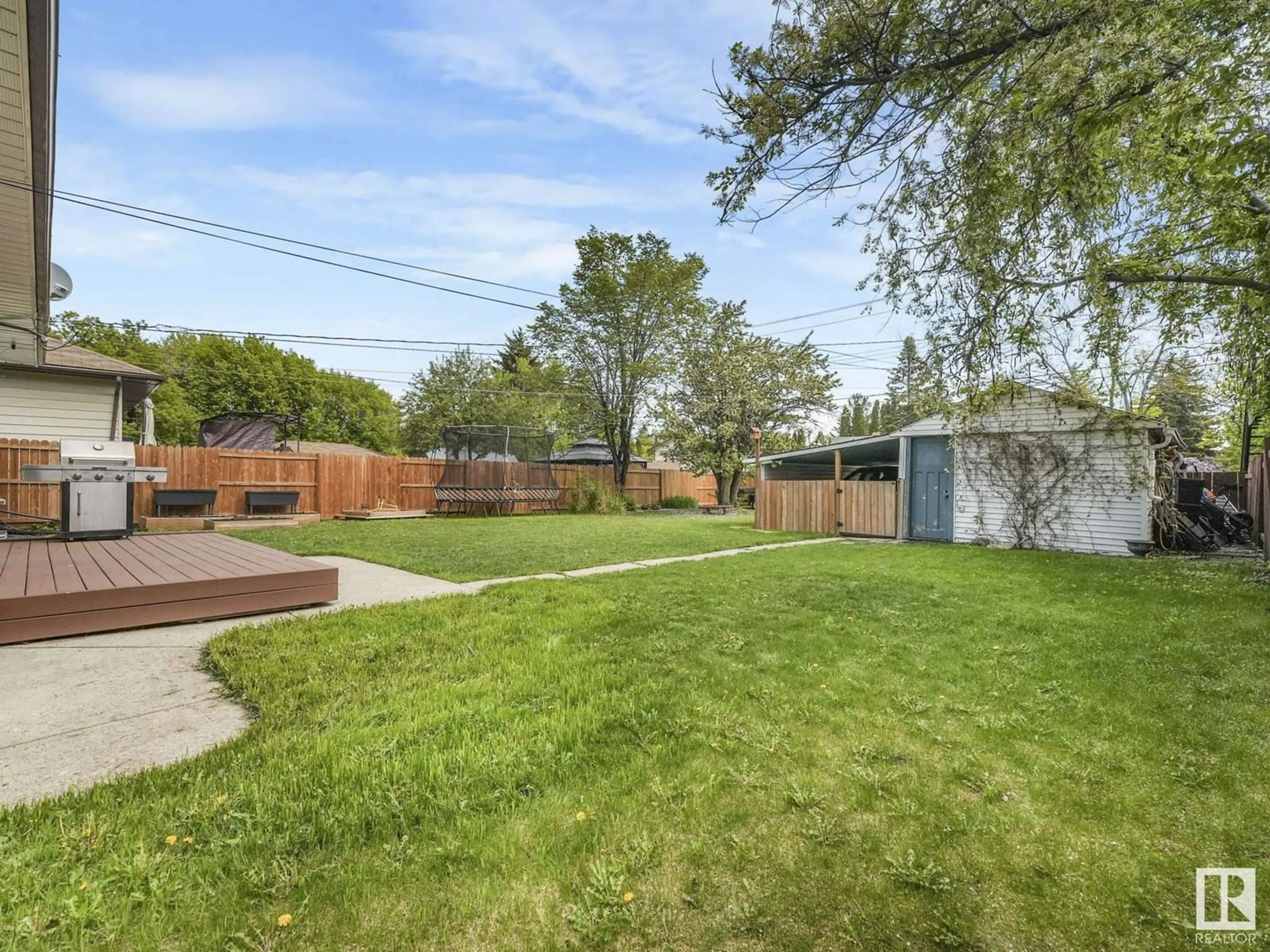 A pic from outside/outdoor area/front of a property/back of a property/a pic from drone, street for 10907 116 ST NW, Edmonton Alberta T5H3M7