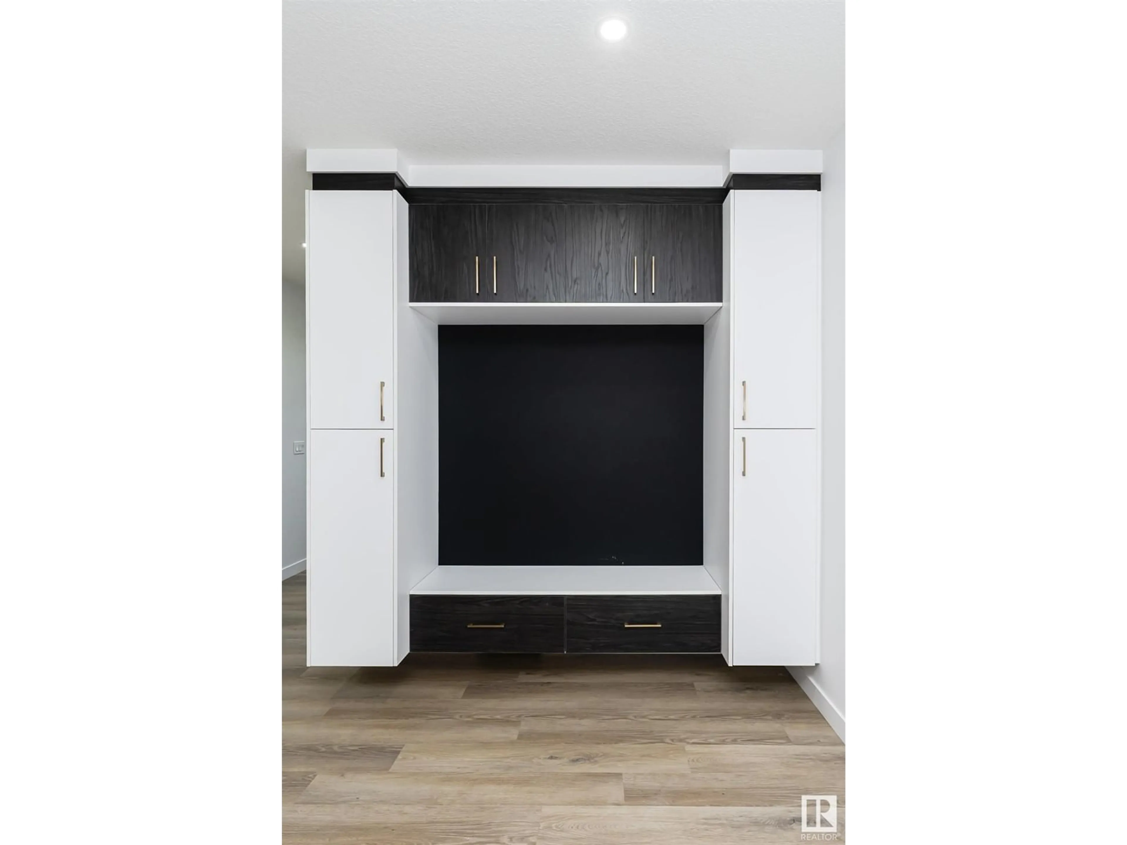 Home theater for 1591 ESAIW PLACE, Edmonton Alberta T6M0E5