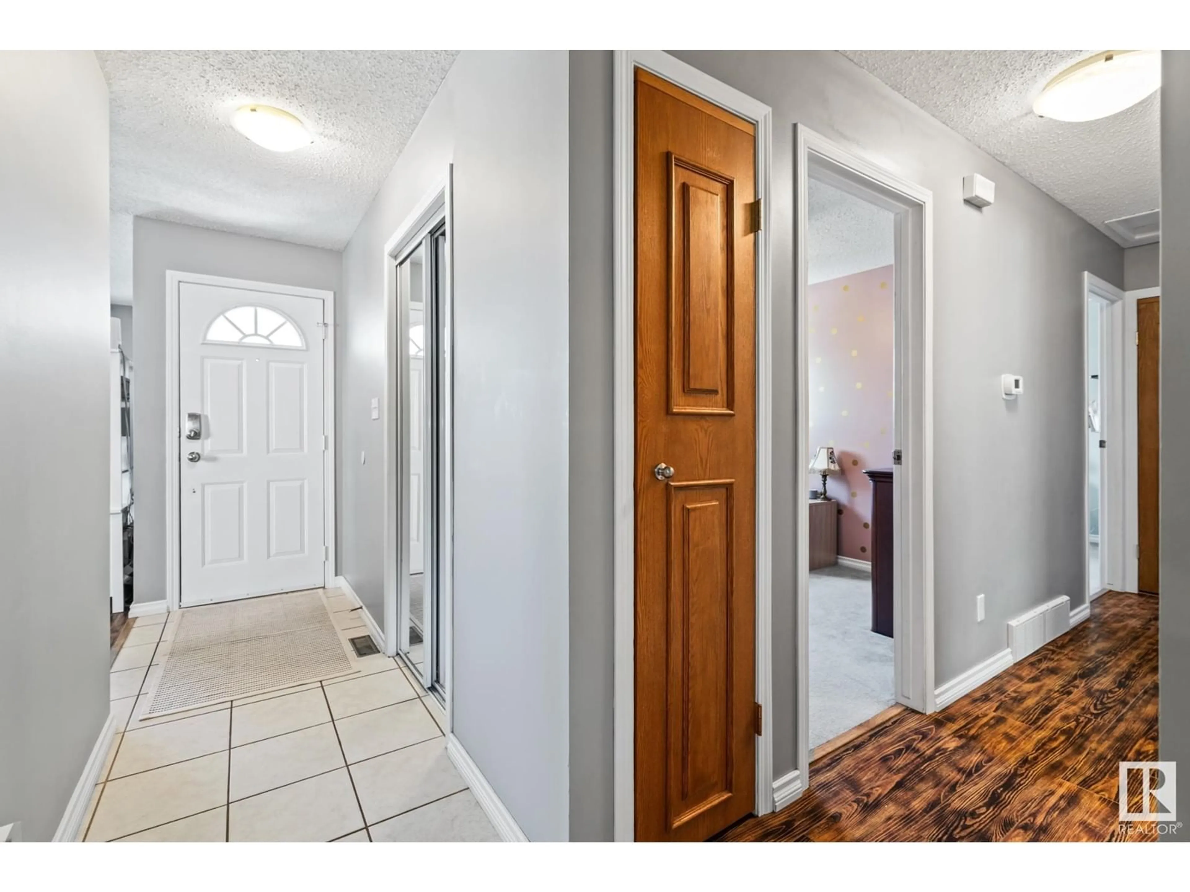 Indoor entryway for 3316 44 ST, Leduc Alberta T9E6B4