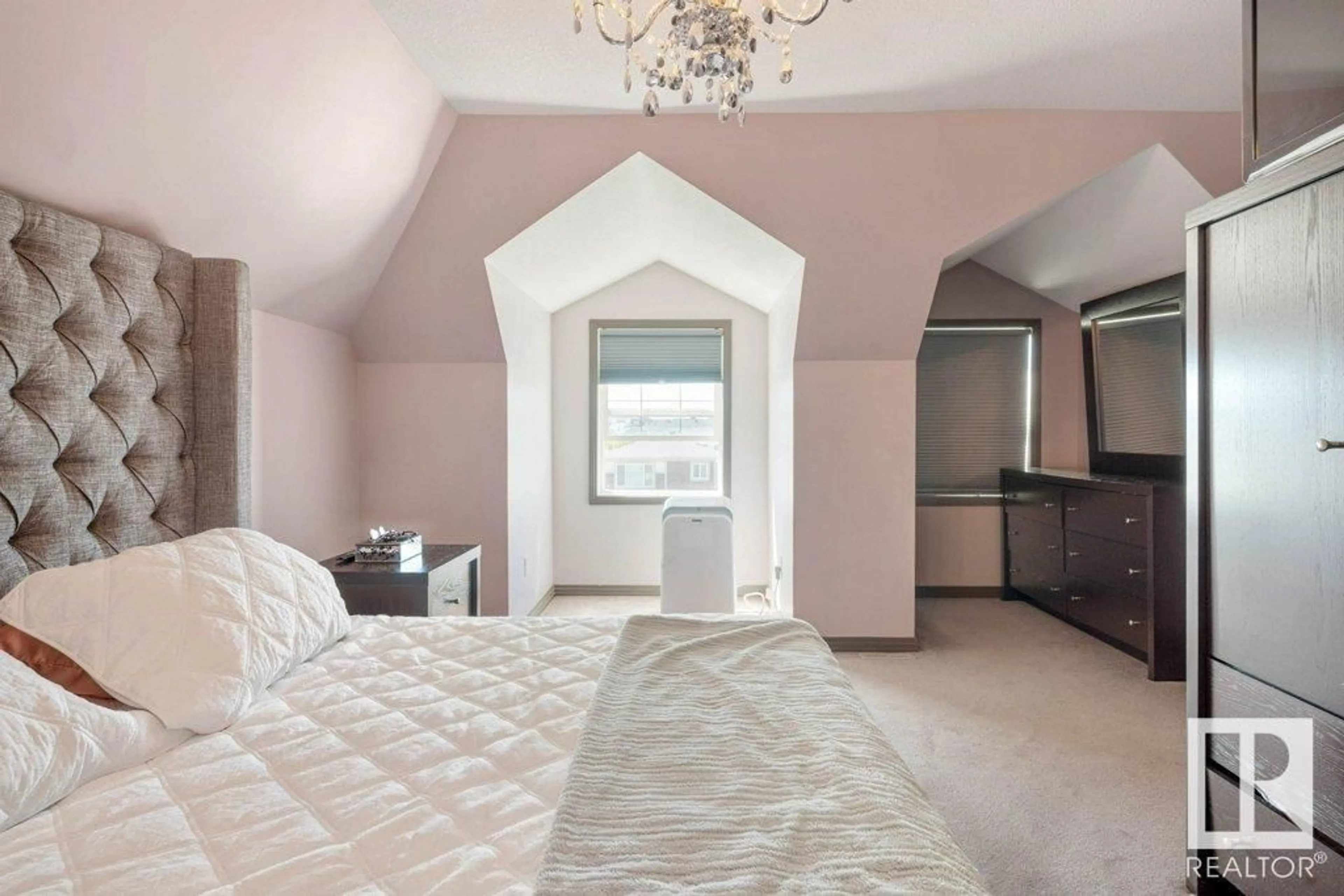 A pic of a room for 4451 MCCRAE AV, Edmonton Alberta T5E4G6