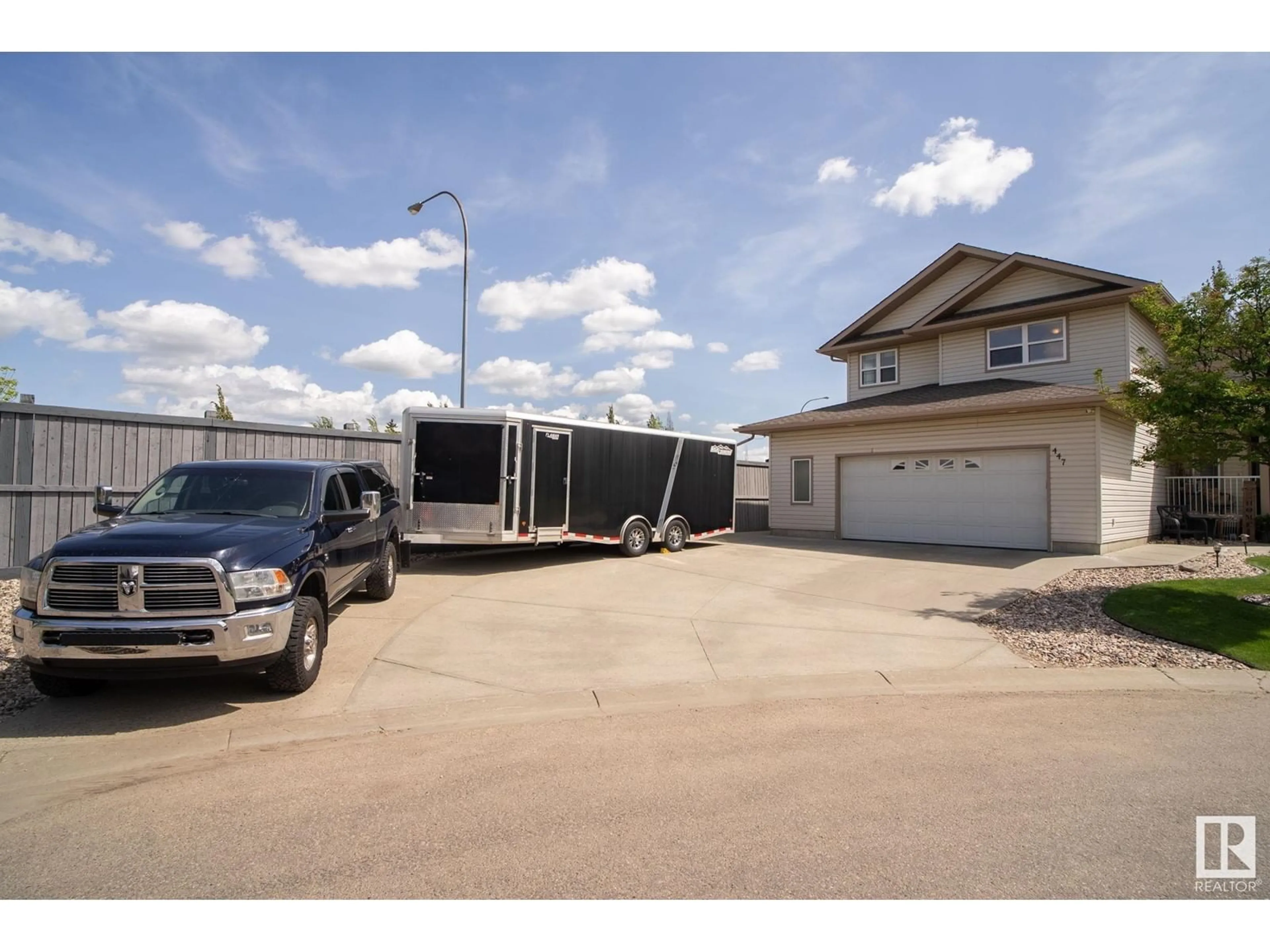 Indoor garage for 447 FORREST DR, Sherwood Park Alberta T8A6L2