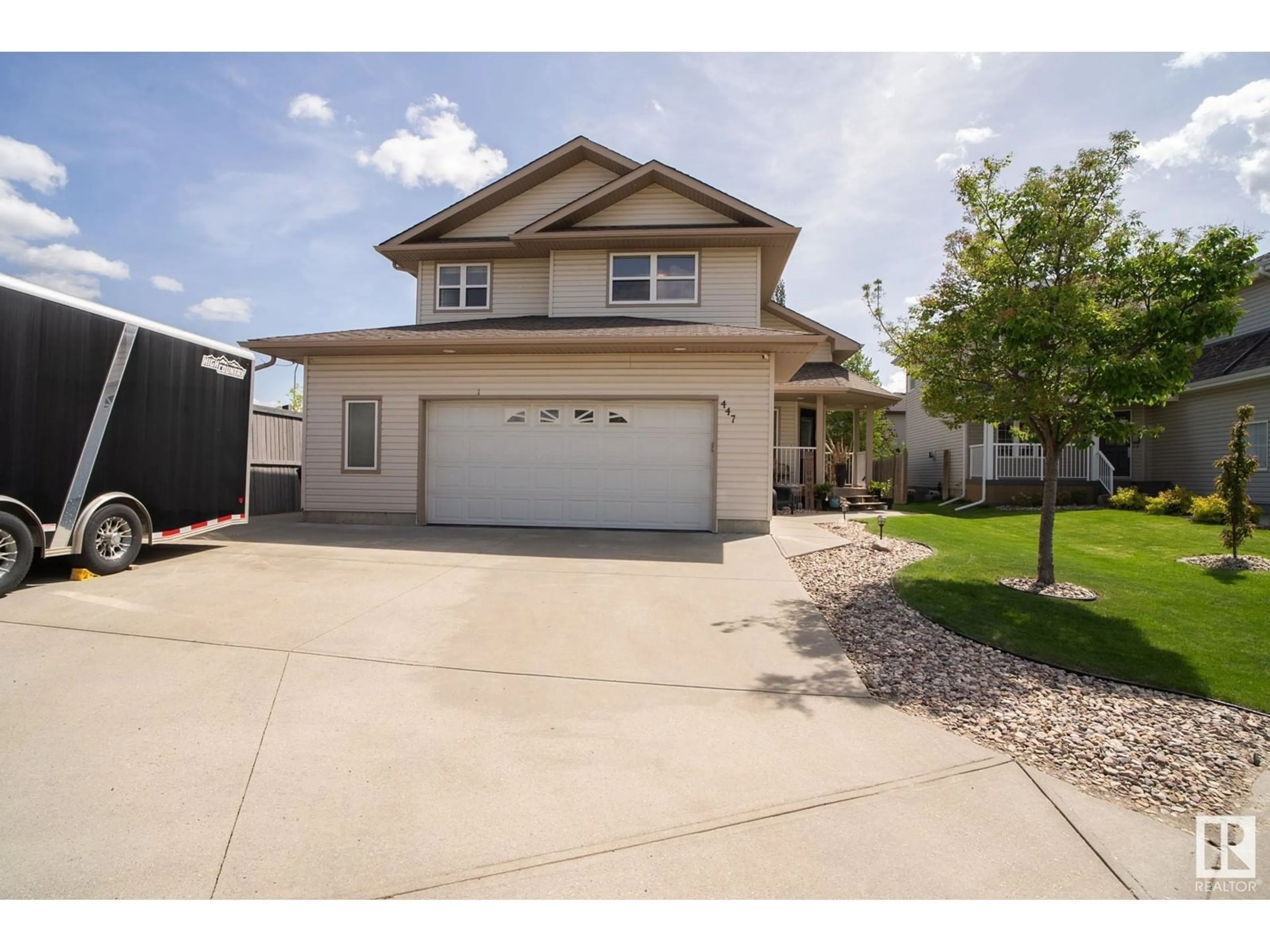 Home with vinyl exterior material, street for 447 FORREST DR, Sherwood Park Alberta T8A6L2