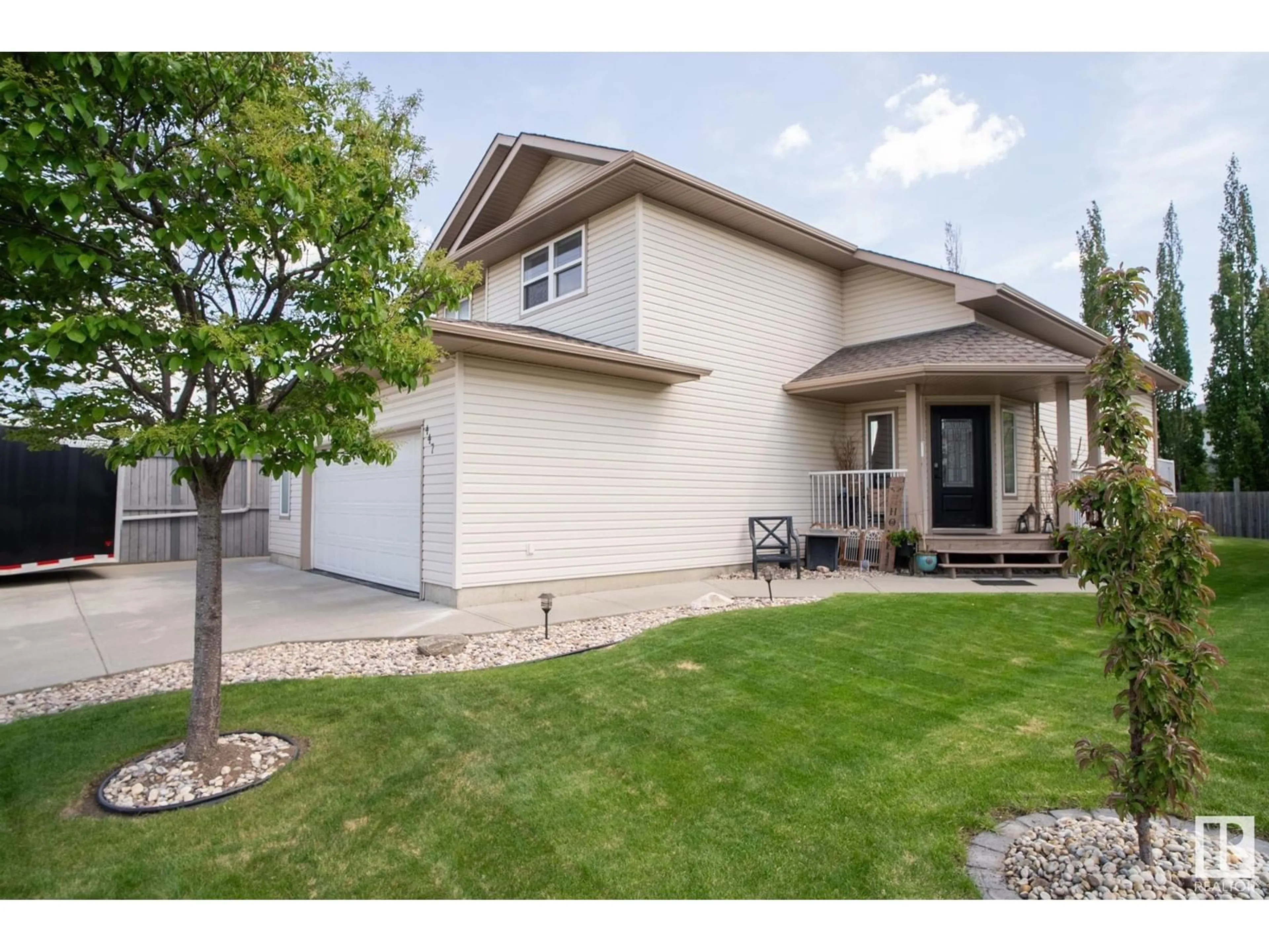 Home with vinyl exterior material, street for 447 FORREST DR, Sherwood Park Alberta T8A6L2