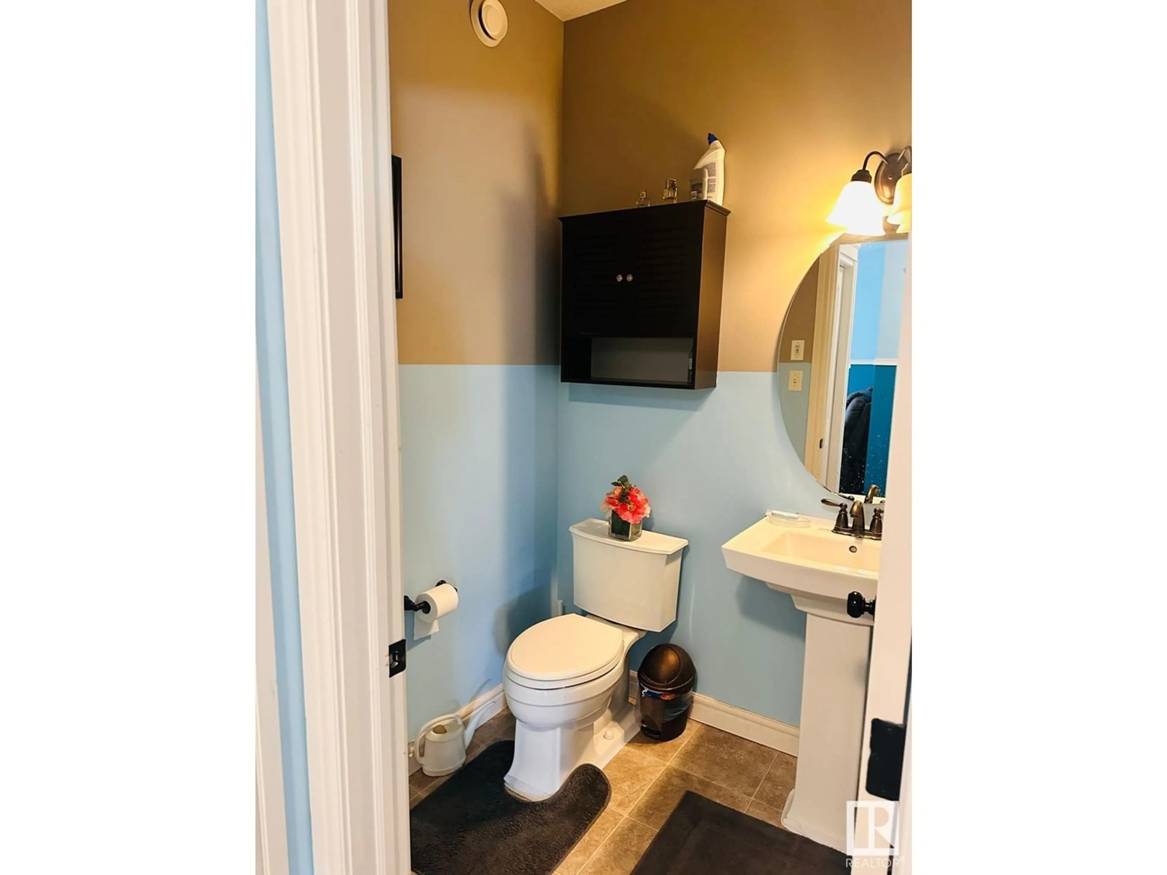 Standard bathroom, ceramic/tile floor for 2825 16A AV, Edmonton Alberta T6T0T7