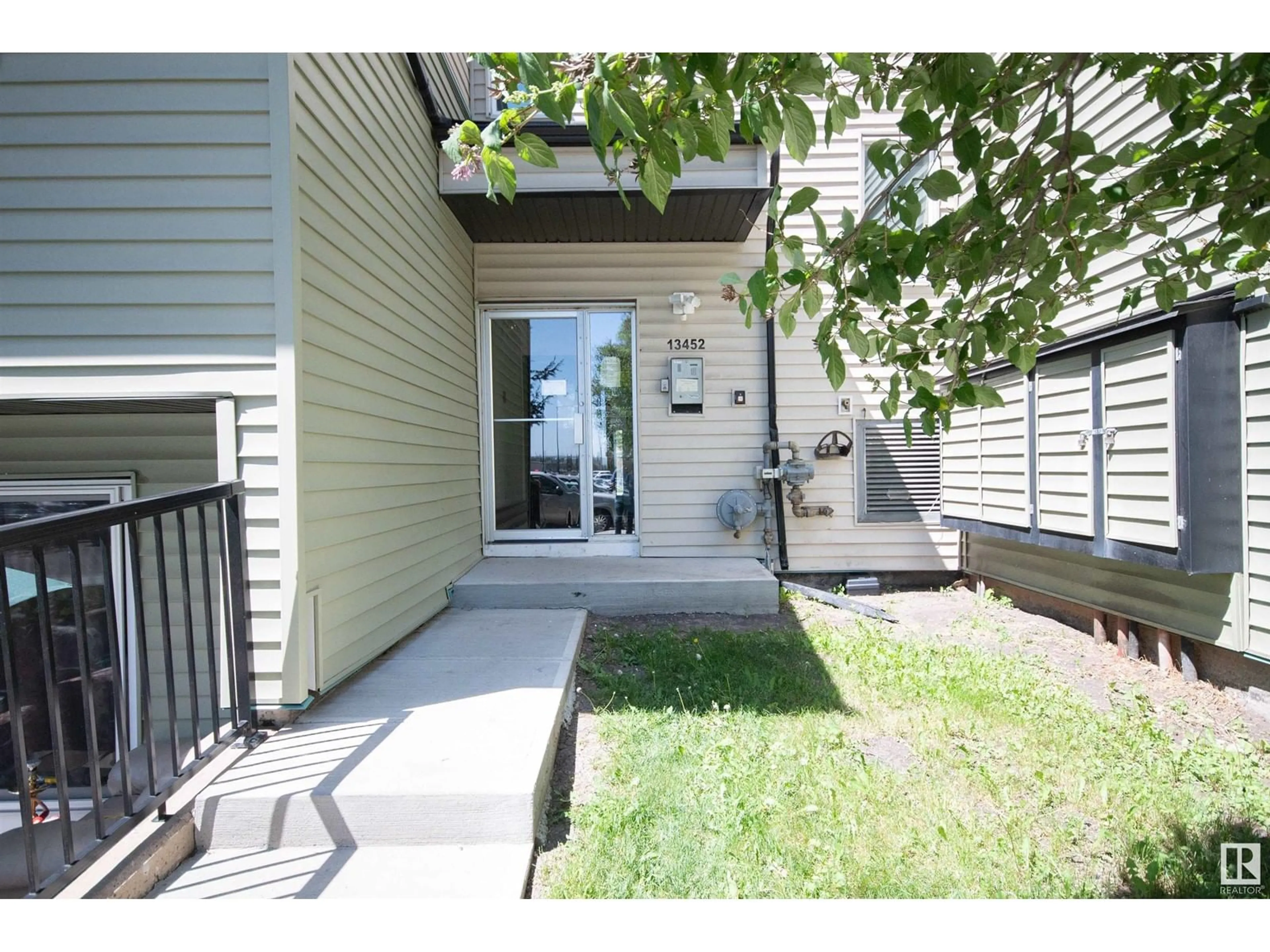 Patio, street for #4 - 13452 FORT RD, Edmonton Alberta T5A1C5