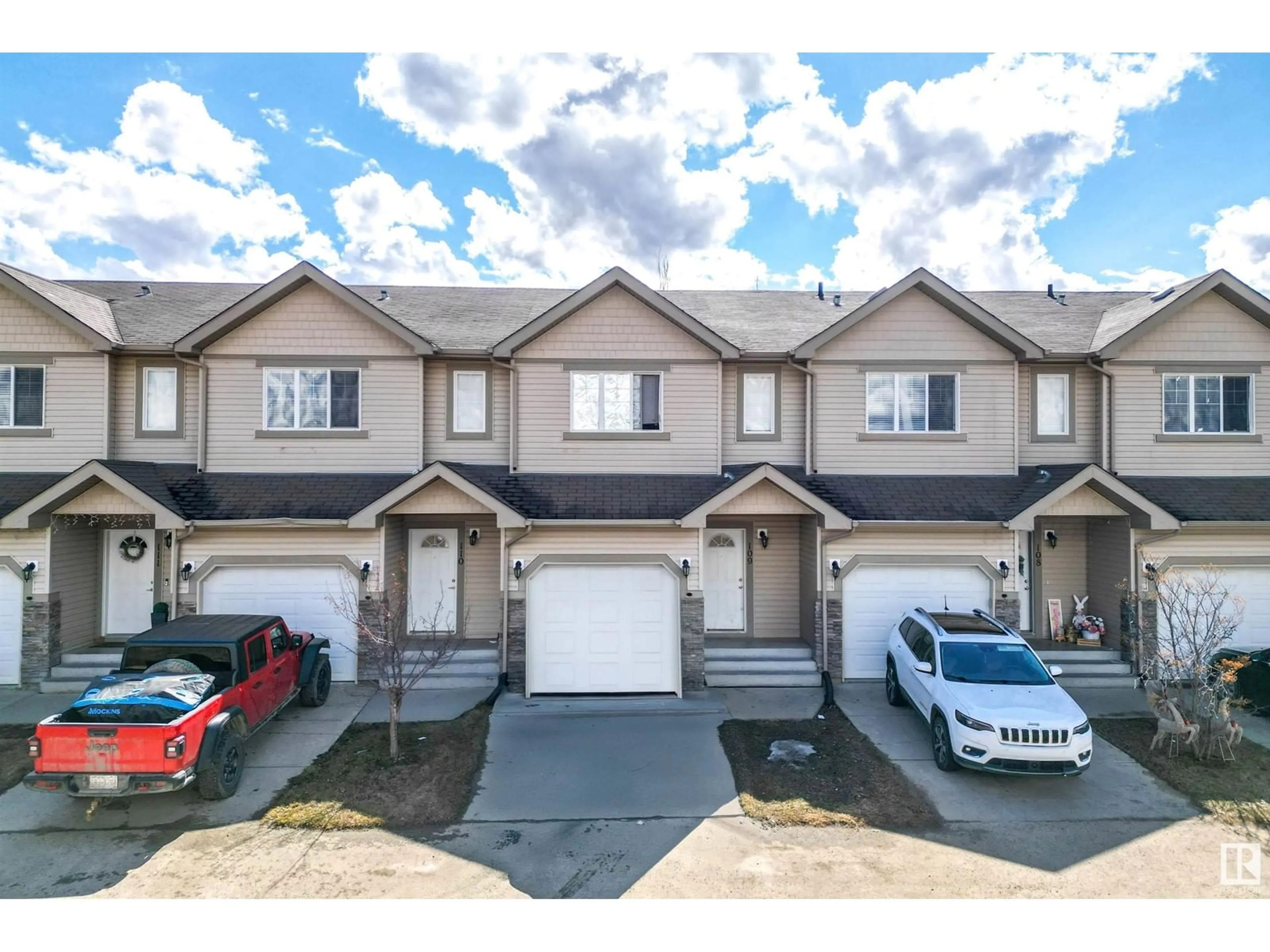 A pic from outside/outdoor area/front of a property/back of a property/a pic from drone, street for 109 SANDSTONE ES, Stony Plain Alberta T7Z0E2
