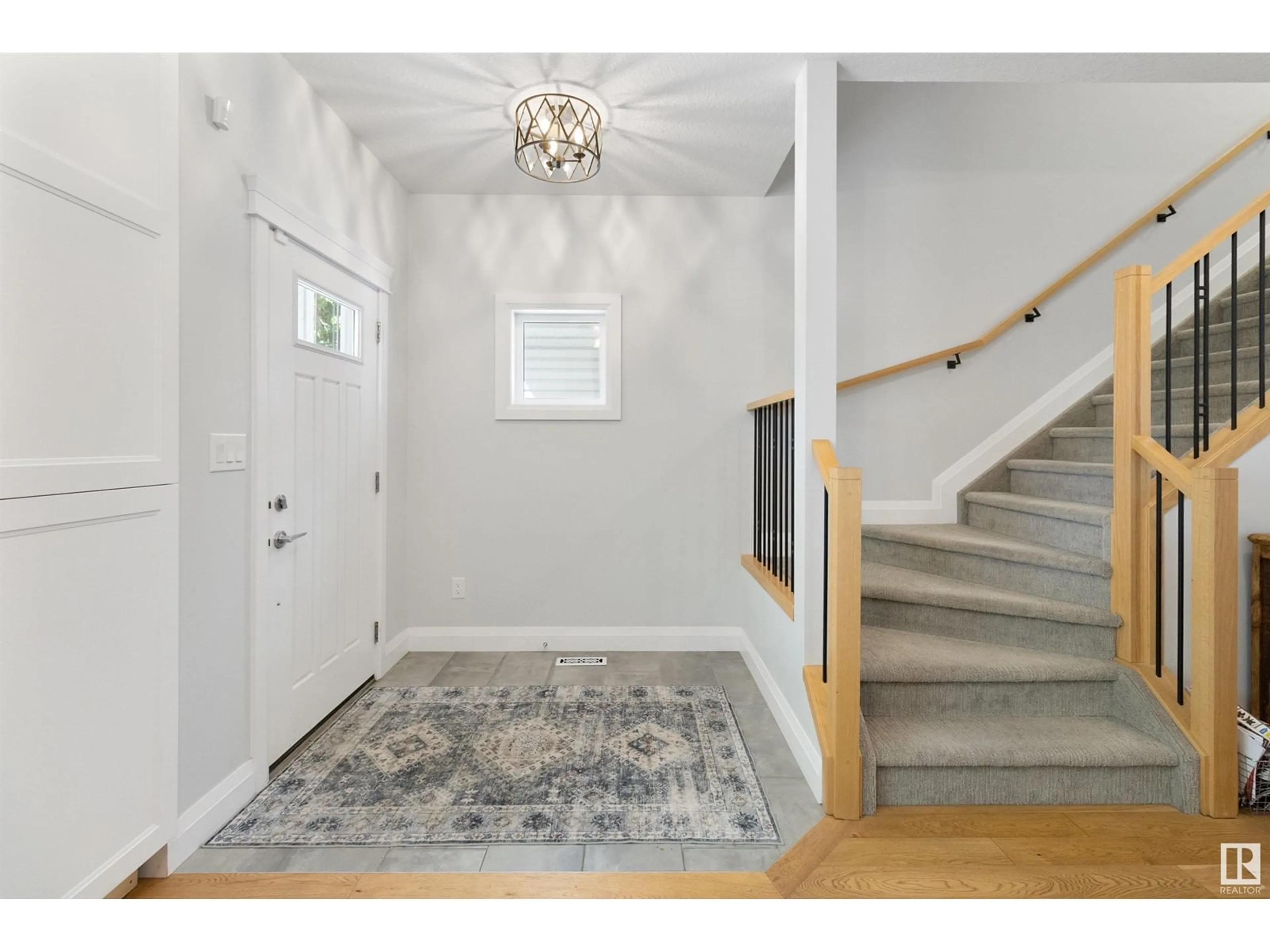 Indoor entryway for 8534 81 AV, Edmonton Alberta T6C0W4